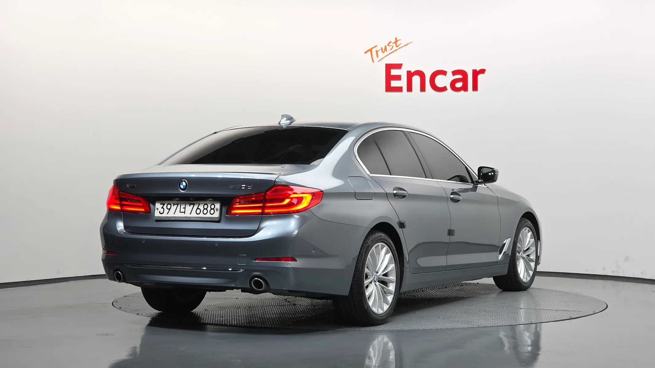 BMW 5 Series (G30) 520d xDrive 2020 2/34