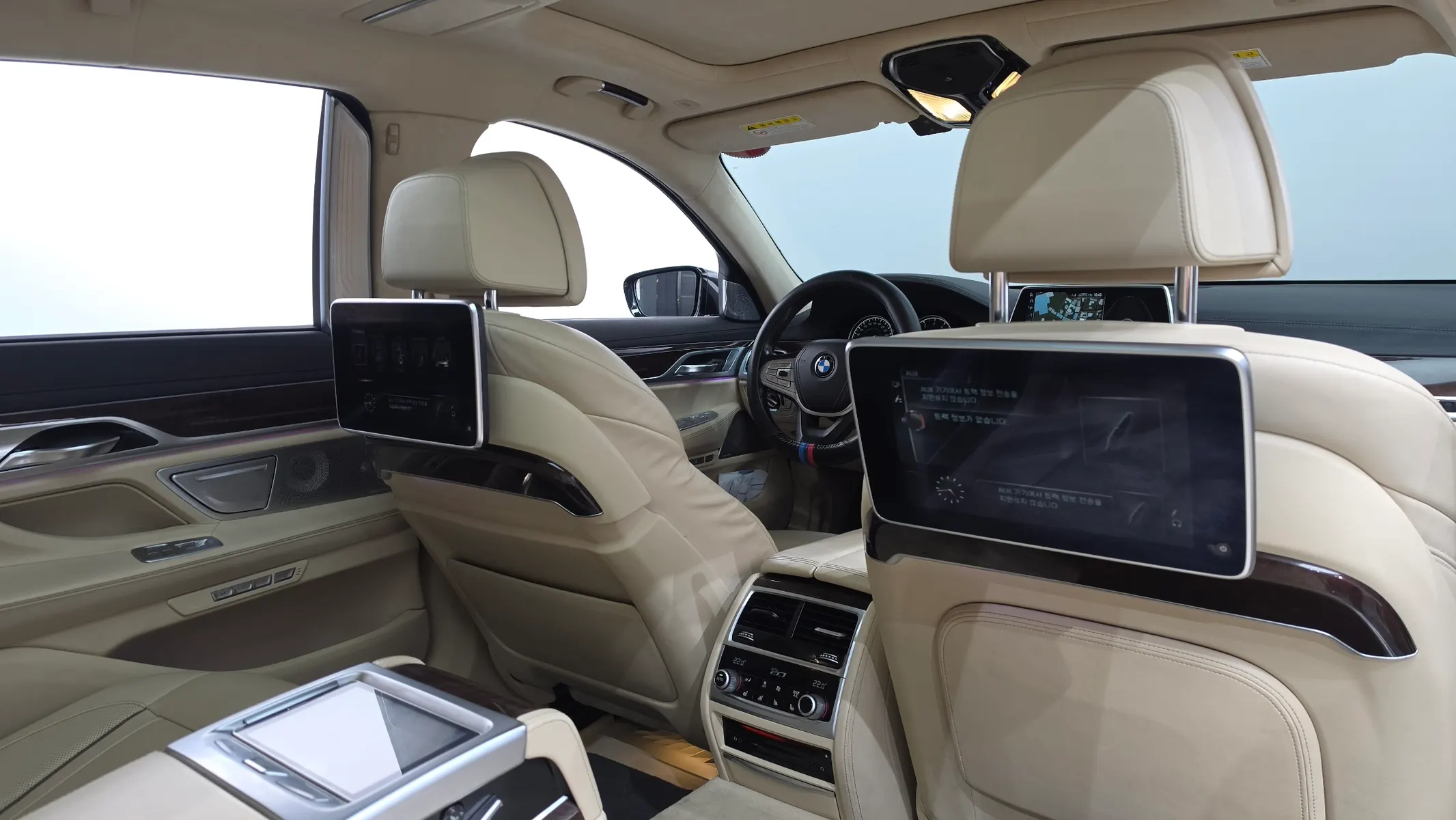BMW 7 Series (G11) 750Li xDrive 2015 20/21