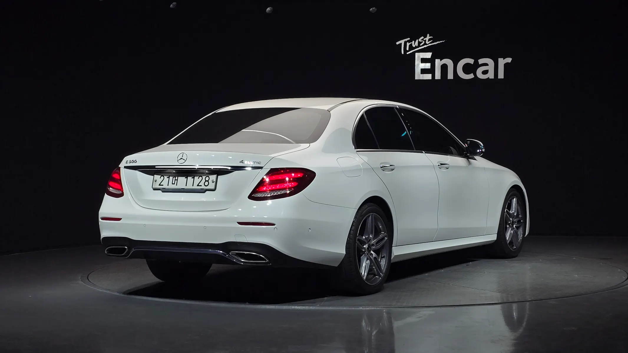 Mercedes-Benz E-Class W213 E300 AMG Line 2017 2/21