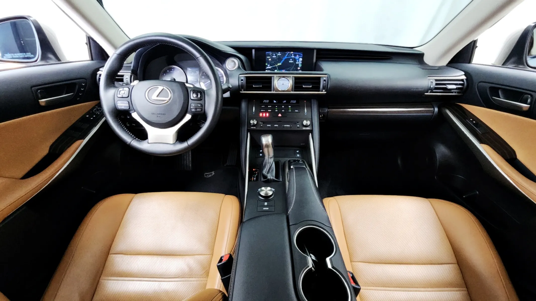 Lexus IS300 2019 4/5