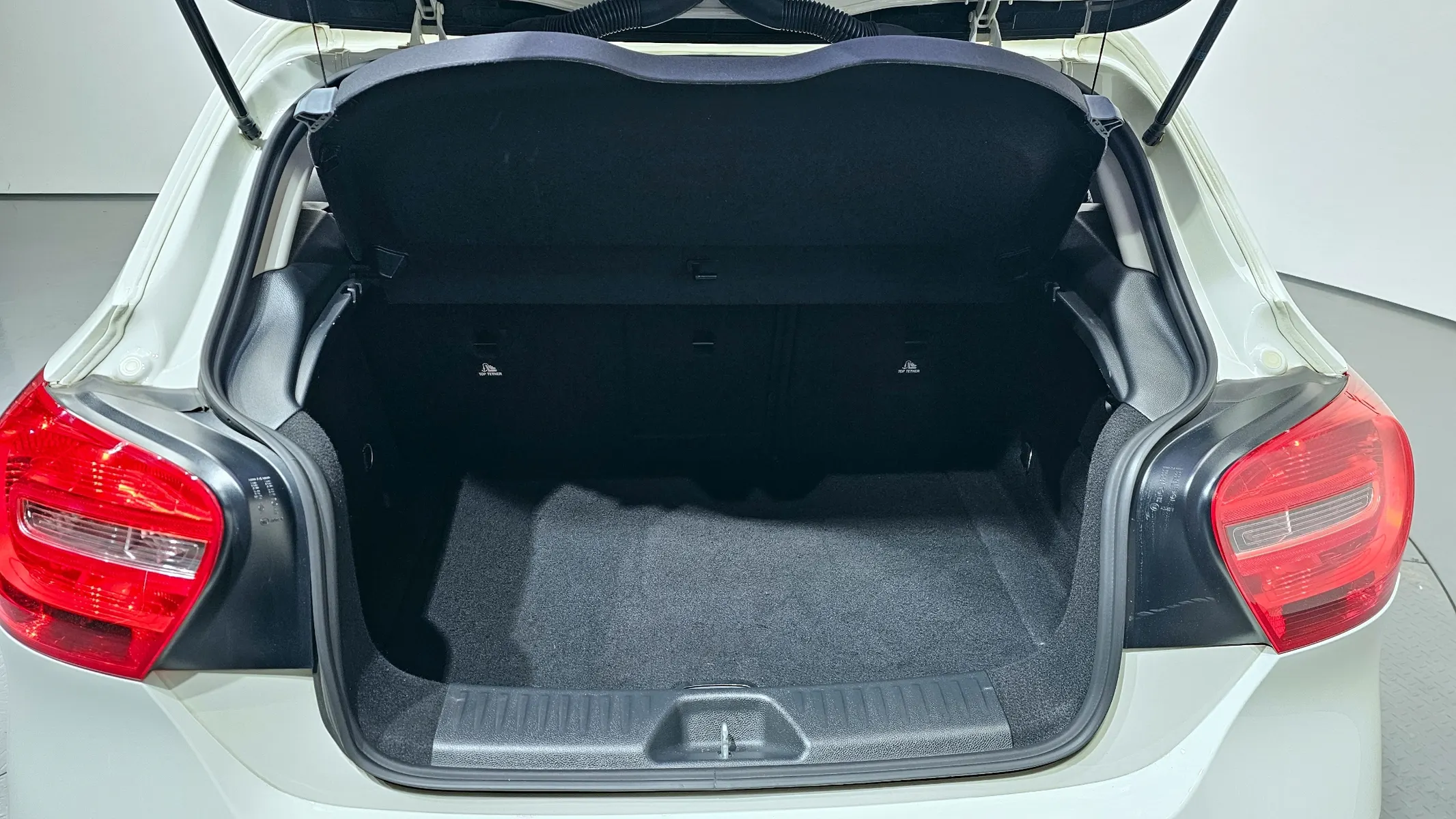 Mercedes-Benz A-Class W176 A200 CDI 2014 20/21