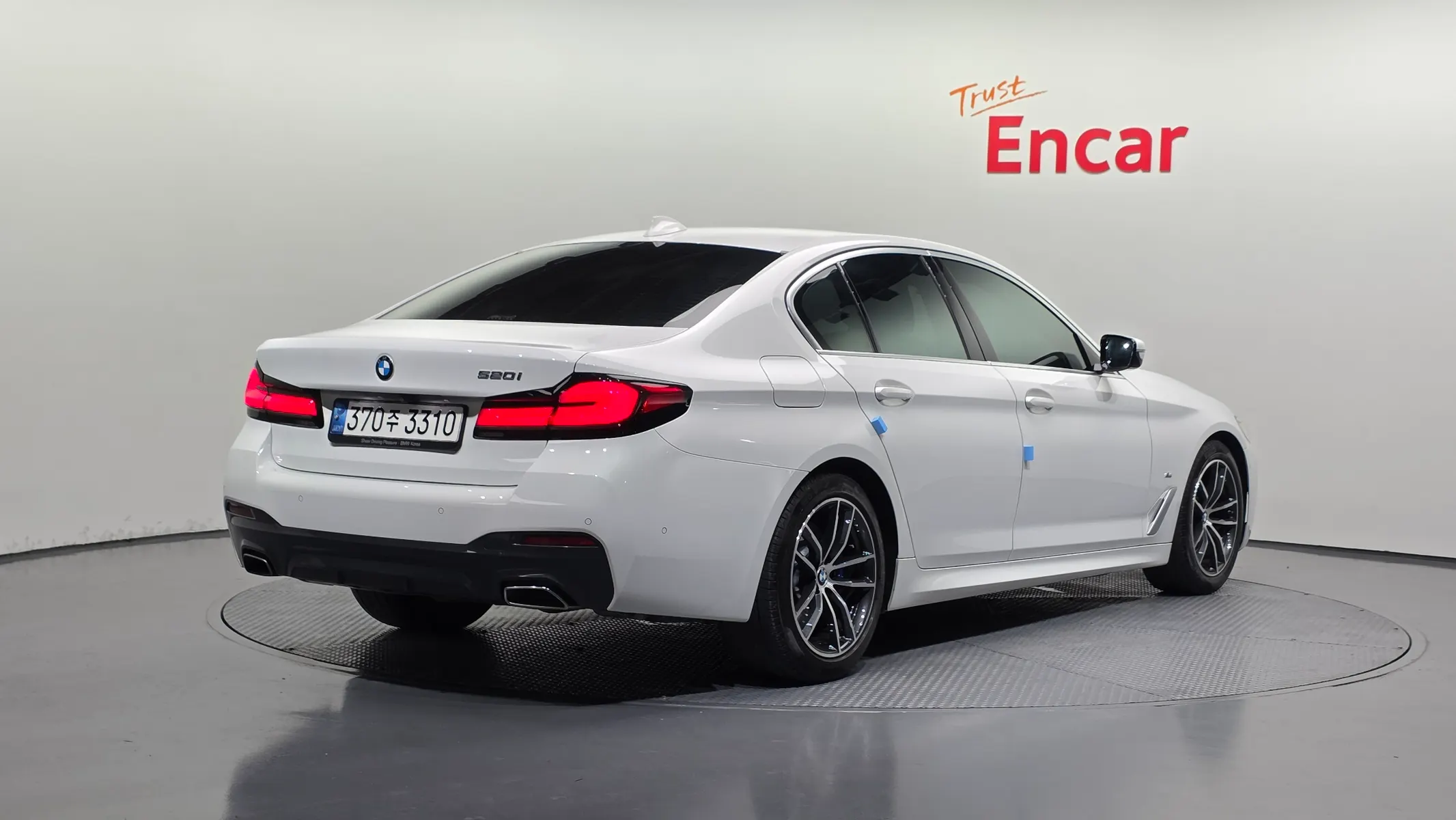 BMW 5 Series (G30) 520i M 2022 2/21
