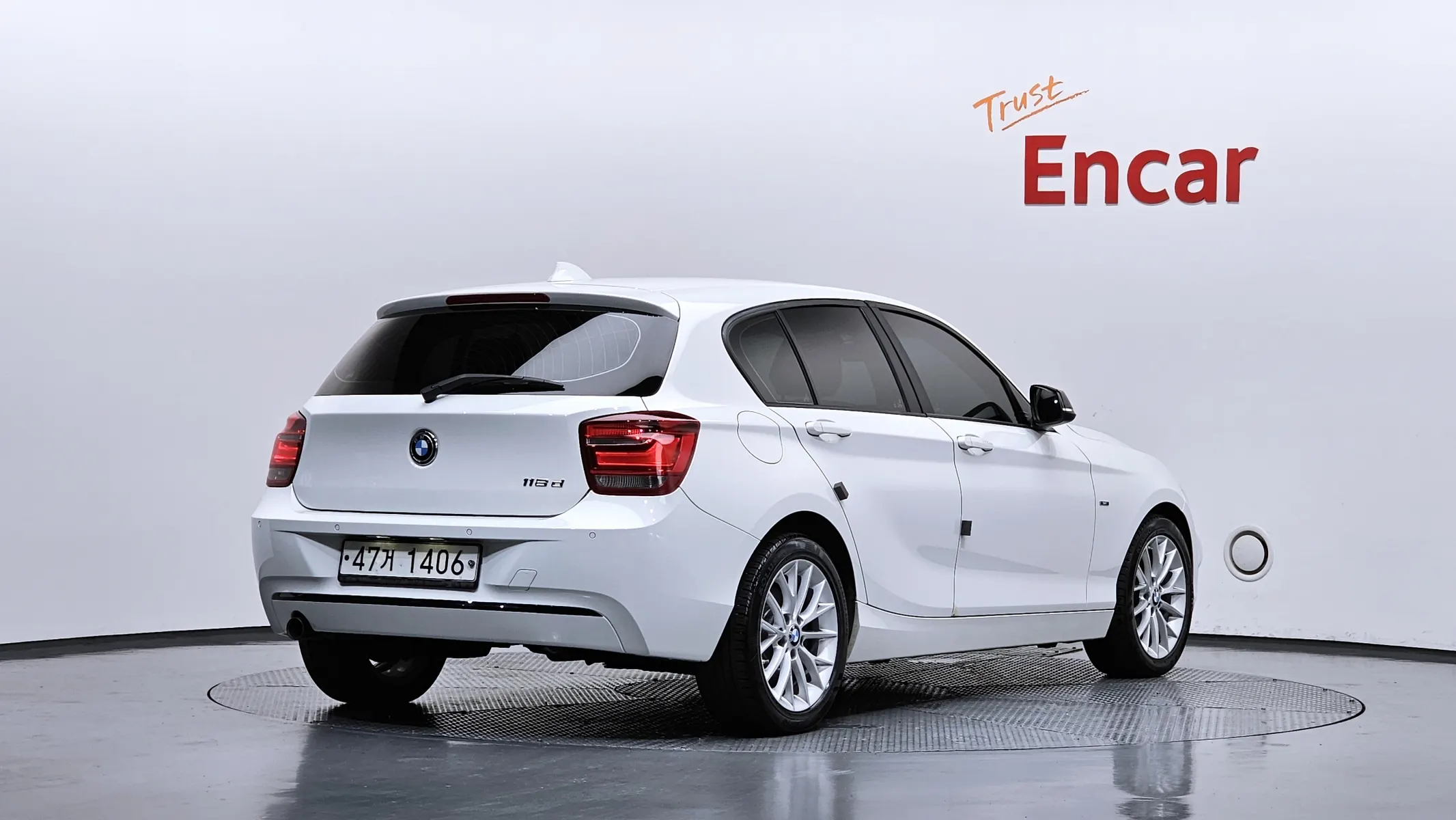 BMW 1 Series (F20) 118d 5 2015 2/21