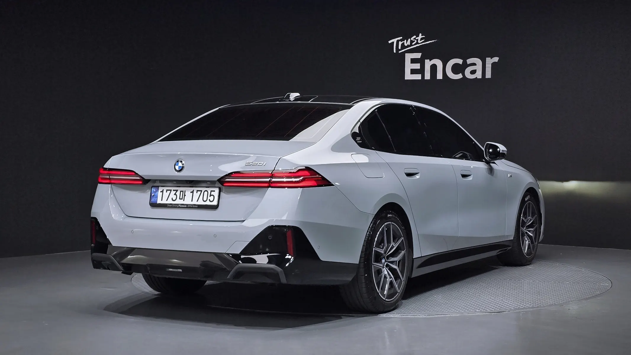 BMW 5 Series (G60) 520i M 2024 2/32