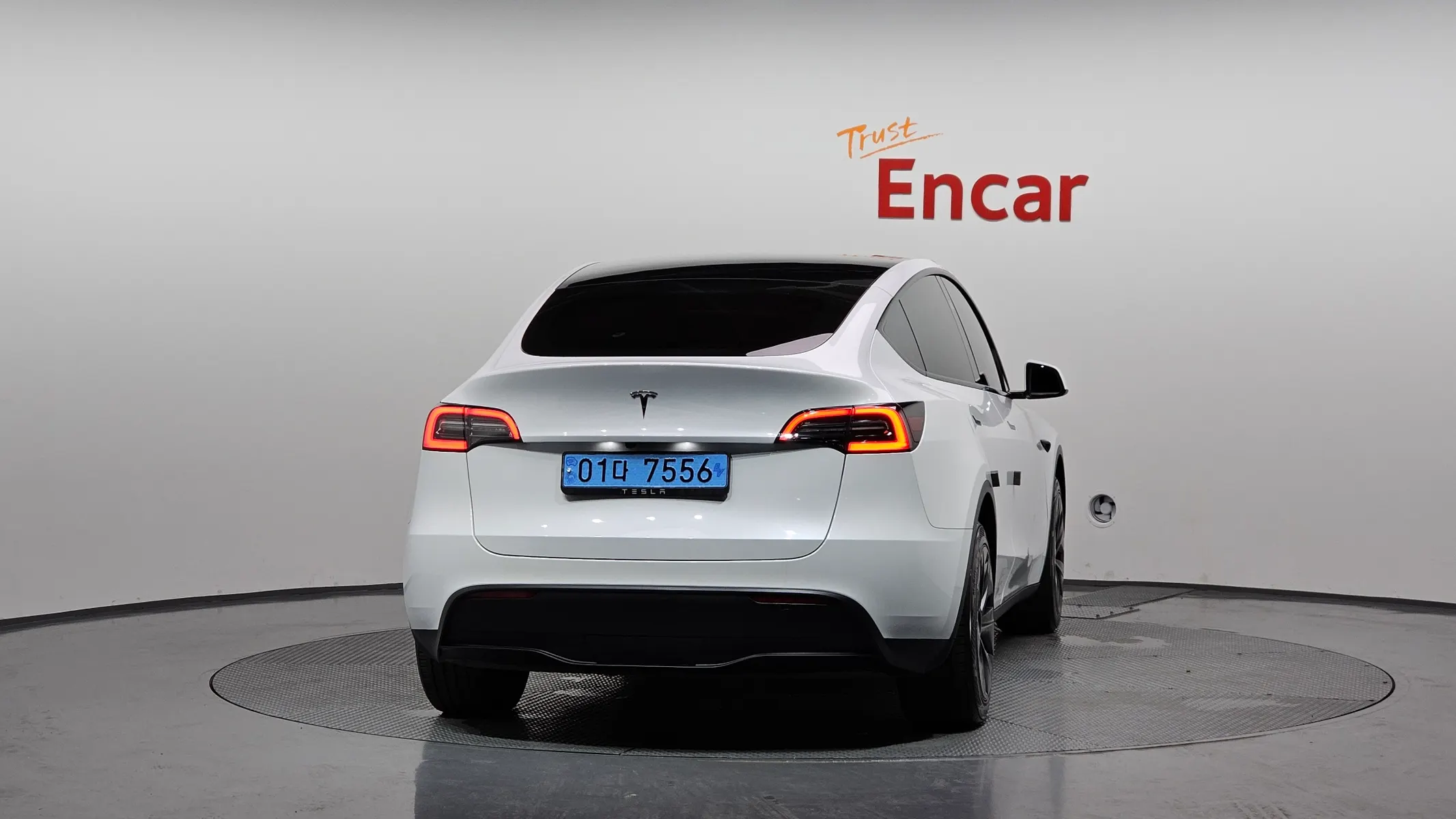 Tesla Y RWD 2024 3/5