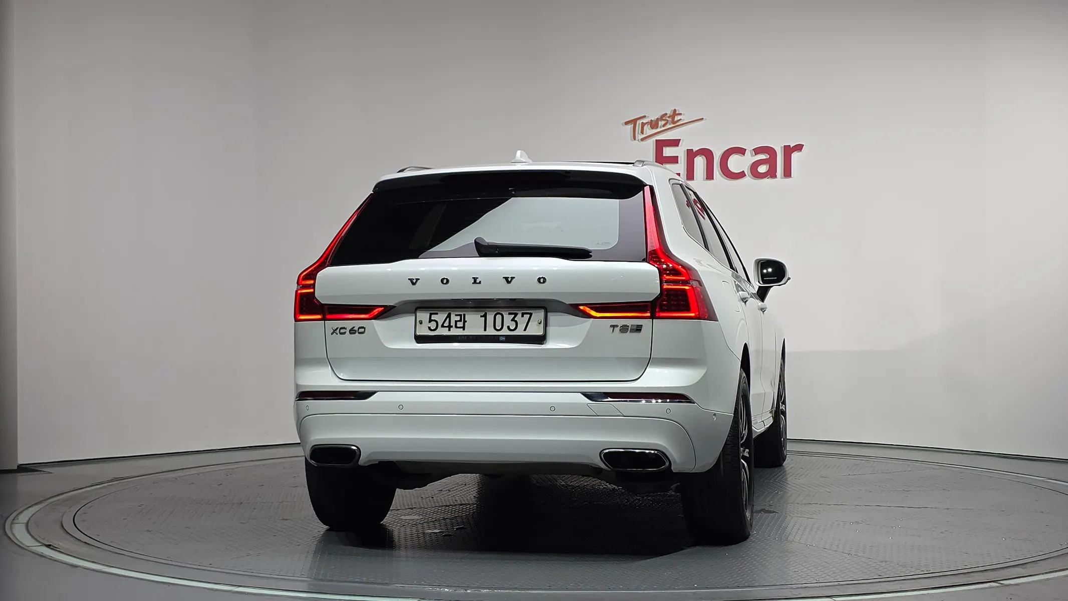 Volvo XC60 2 T8 2018 3/5