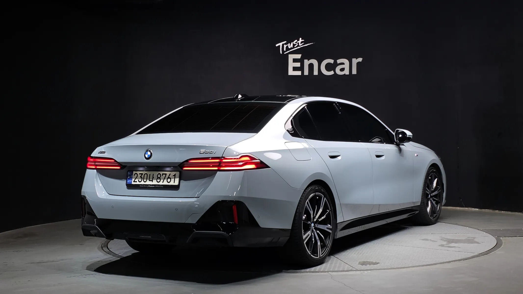 BMW 5 Series (G60) 530i xDrive M 2024 2/31