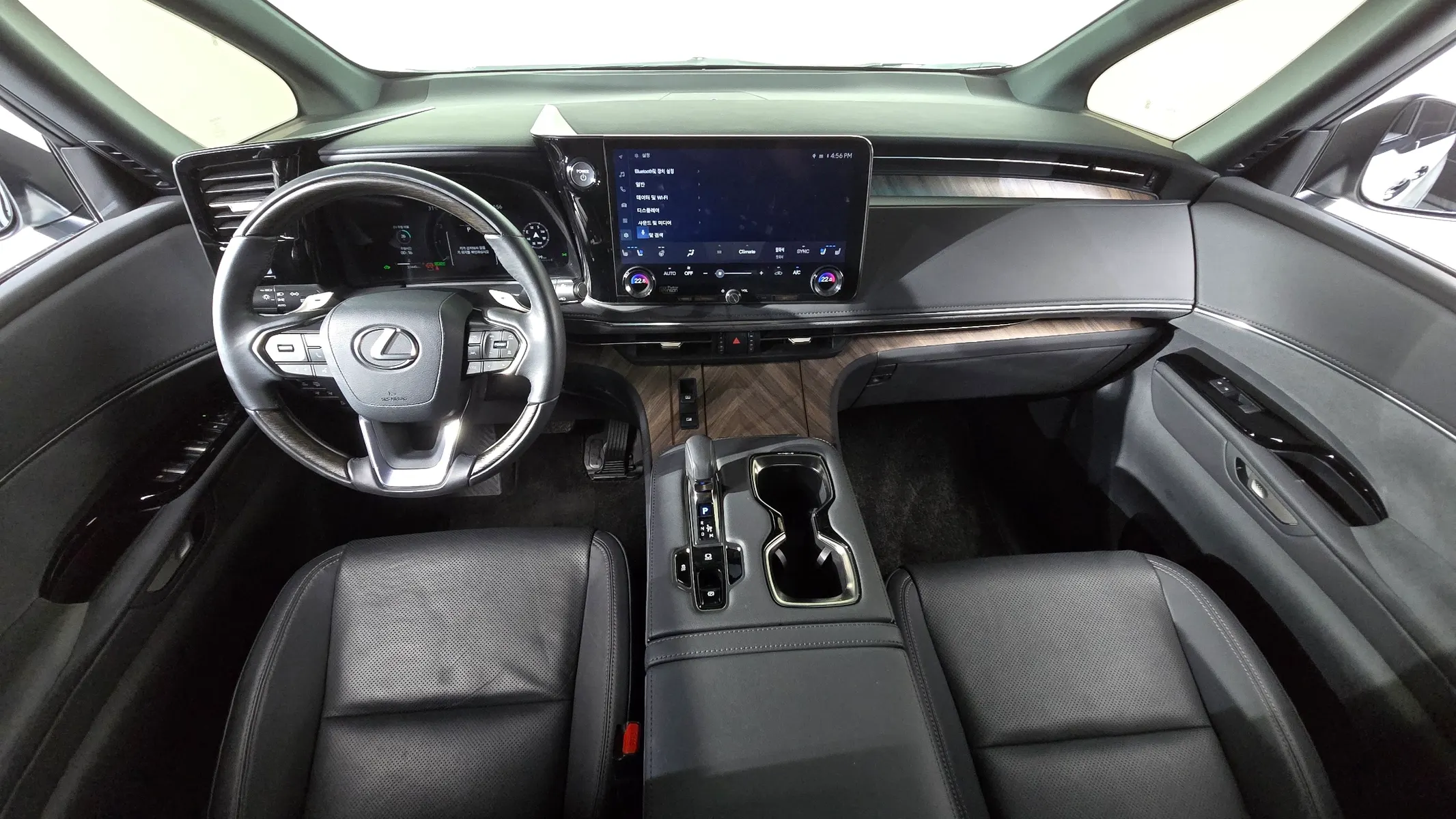 Lexus LM 2 500h 2024 4/5