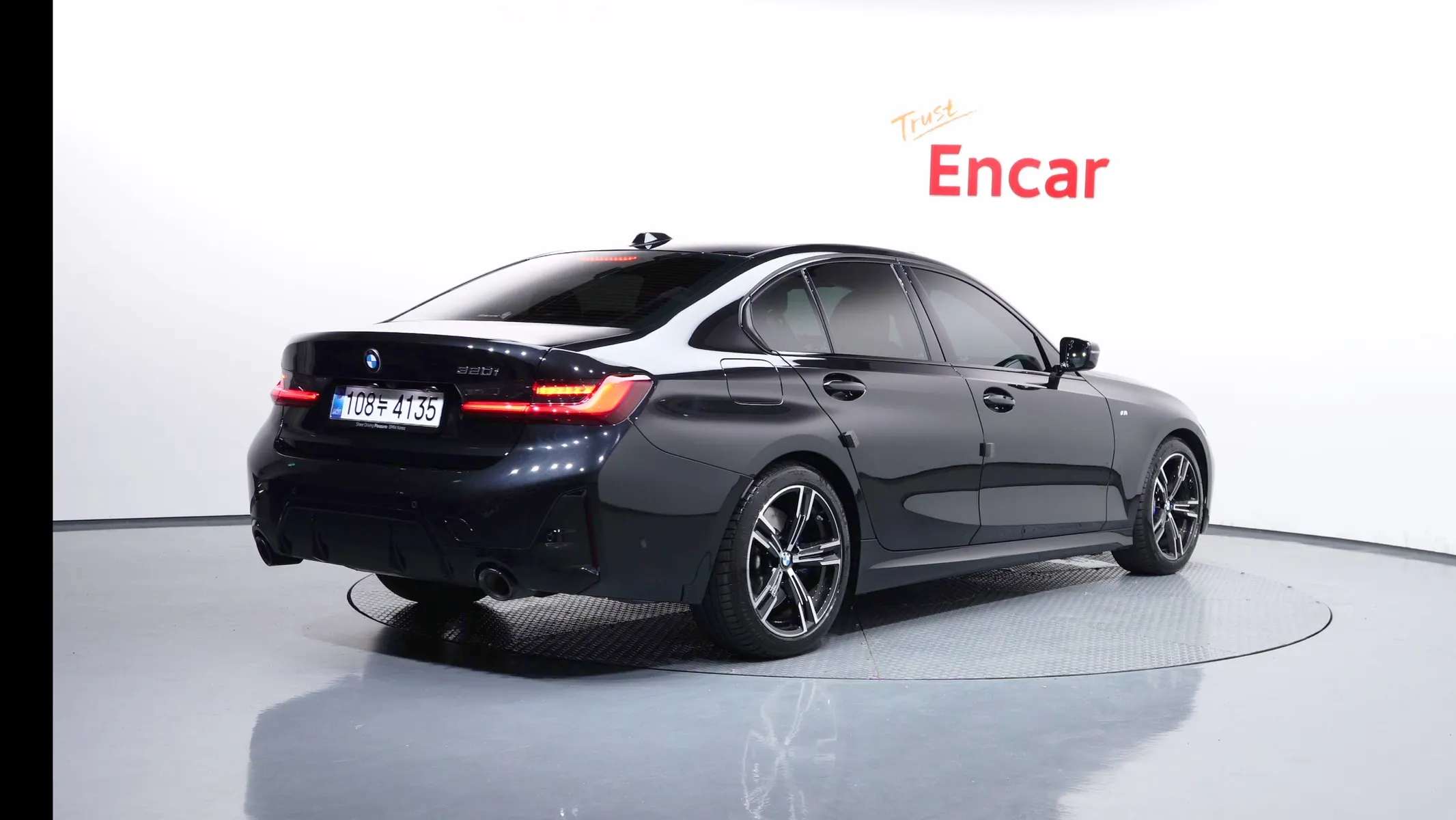 BMW 3 Series (G20) 320i M 2025 2/36