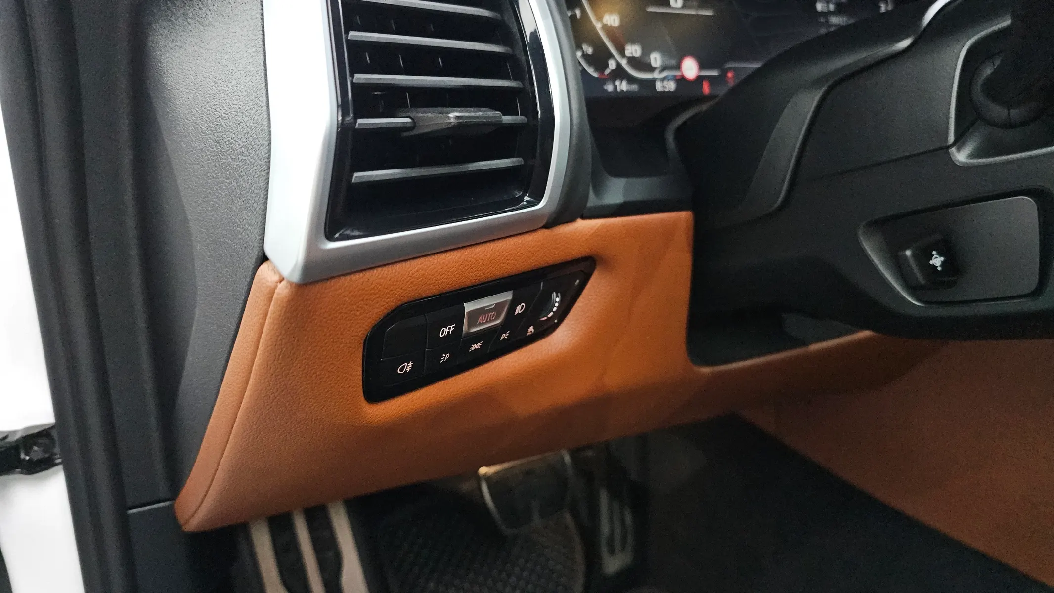 BMW 8 Series (G15) M850i xDrive 2025 20/21