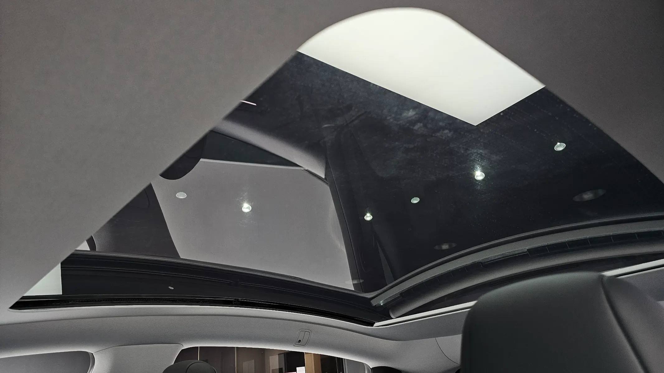 Tesla Y RWD 2025 4/5