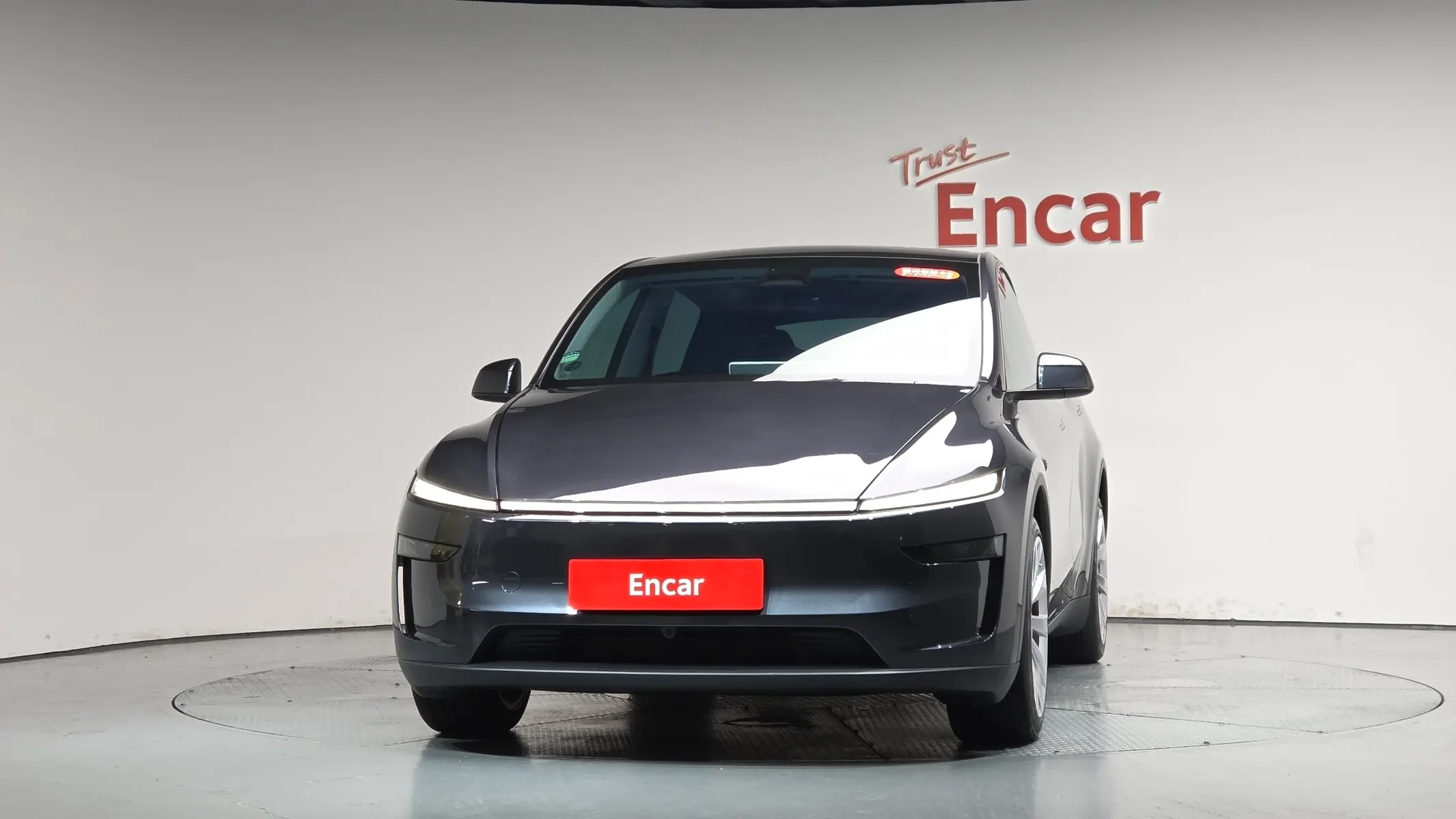 Tesla Y AWD 2025 2/5