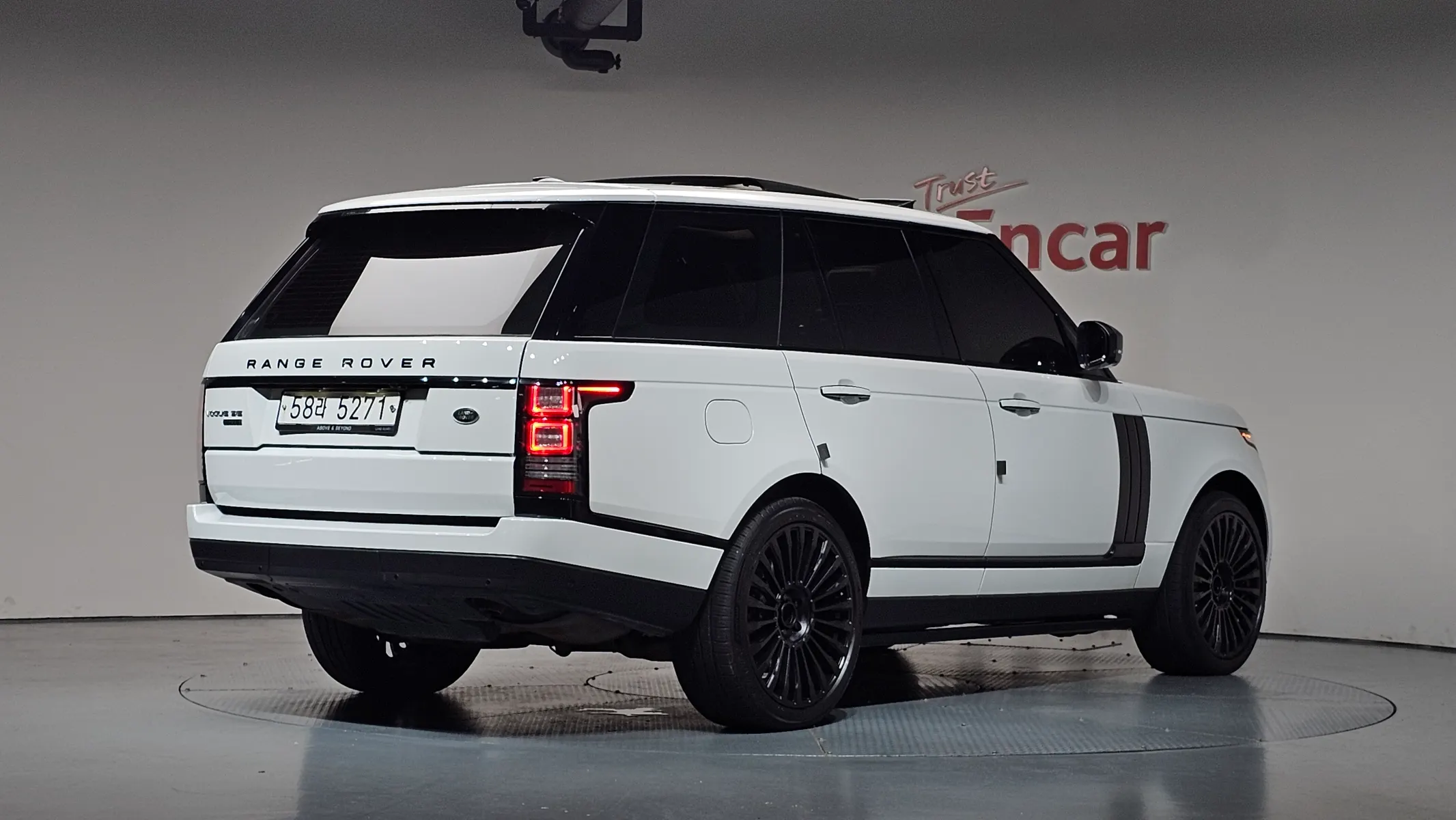 Land Rover 4 4.4 SDV8 Vogue SE 2016 2/40