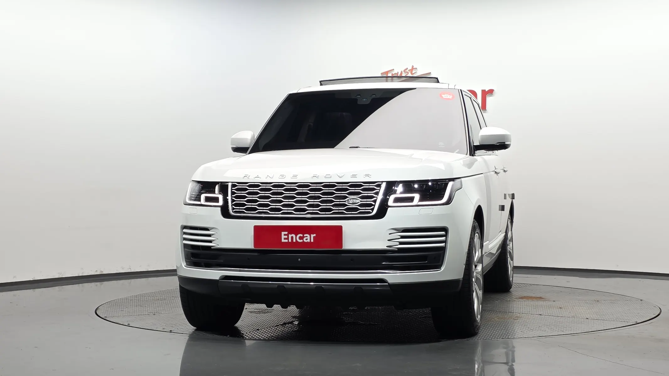Land Rover 4 4.4 SDV8 Vogue SE 2018 3/36