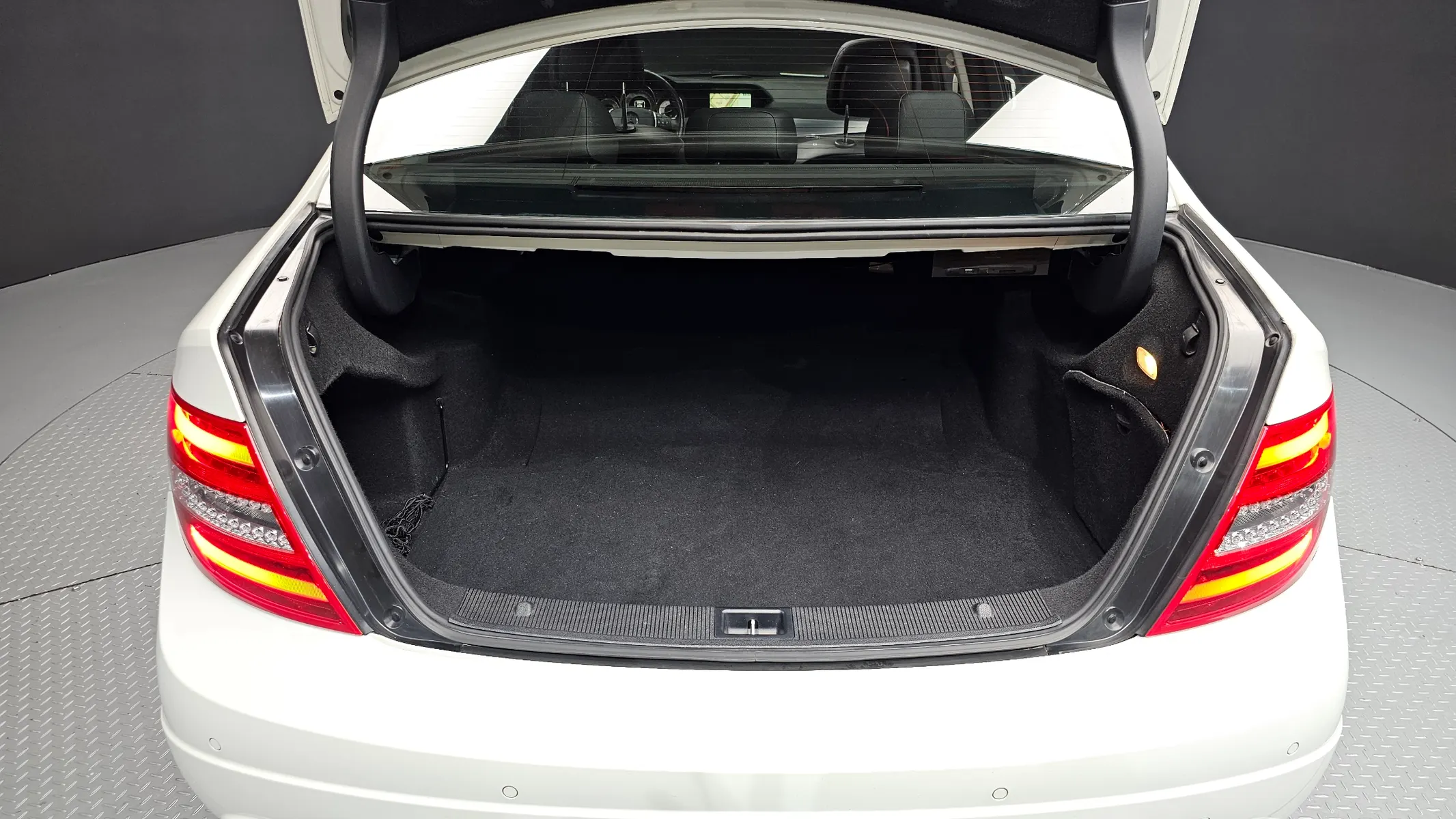 Mercedes-Benz C-Class W204 C200 CGI 2012 20/21