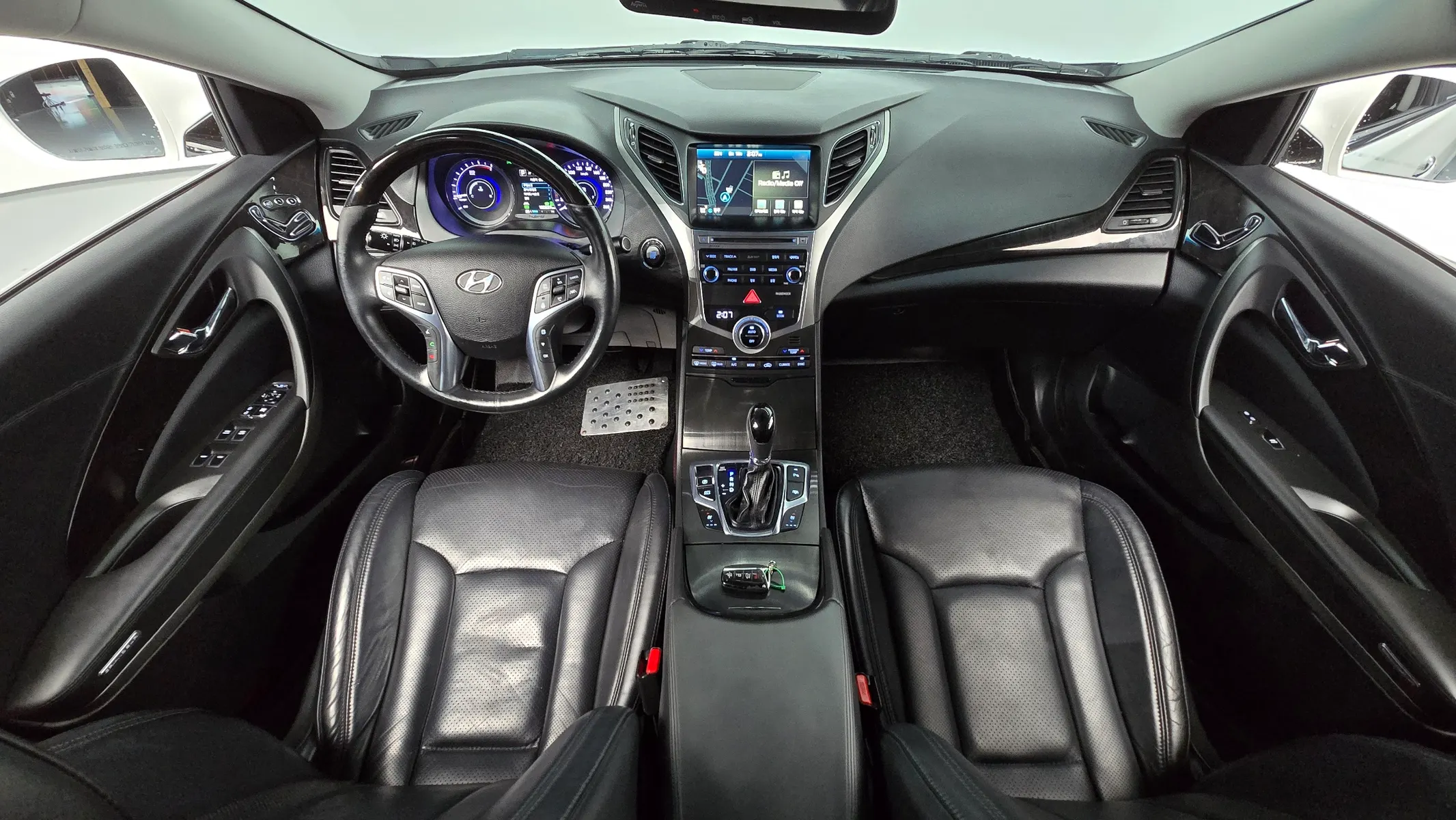 Hyundai HG 2015 4/5