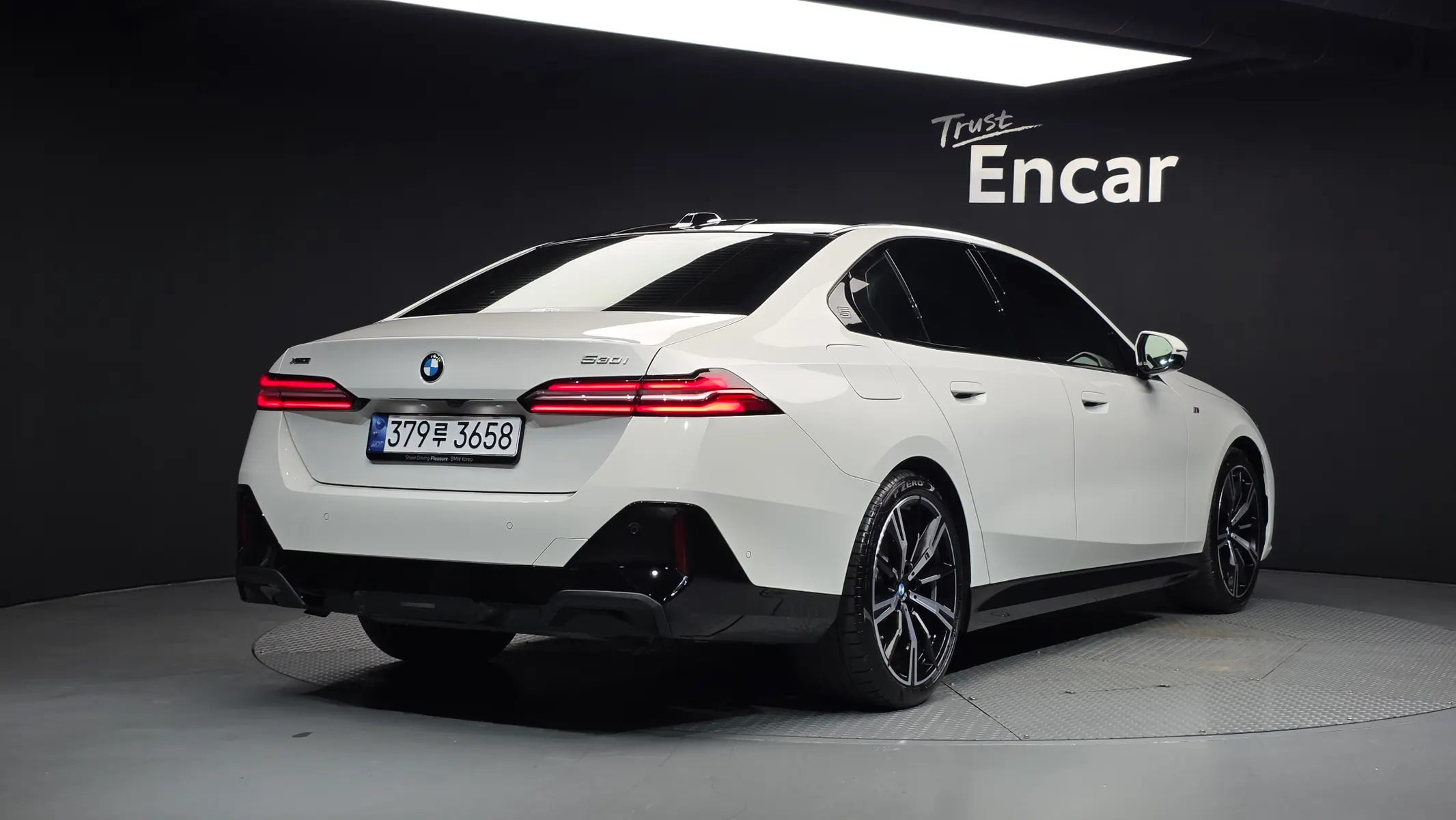 BMW 5 Series (G60) 530i xDrive M 2024 2/38