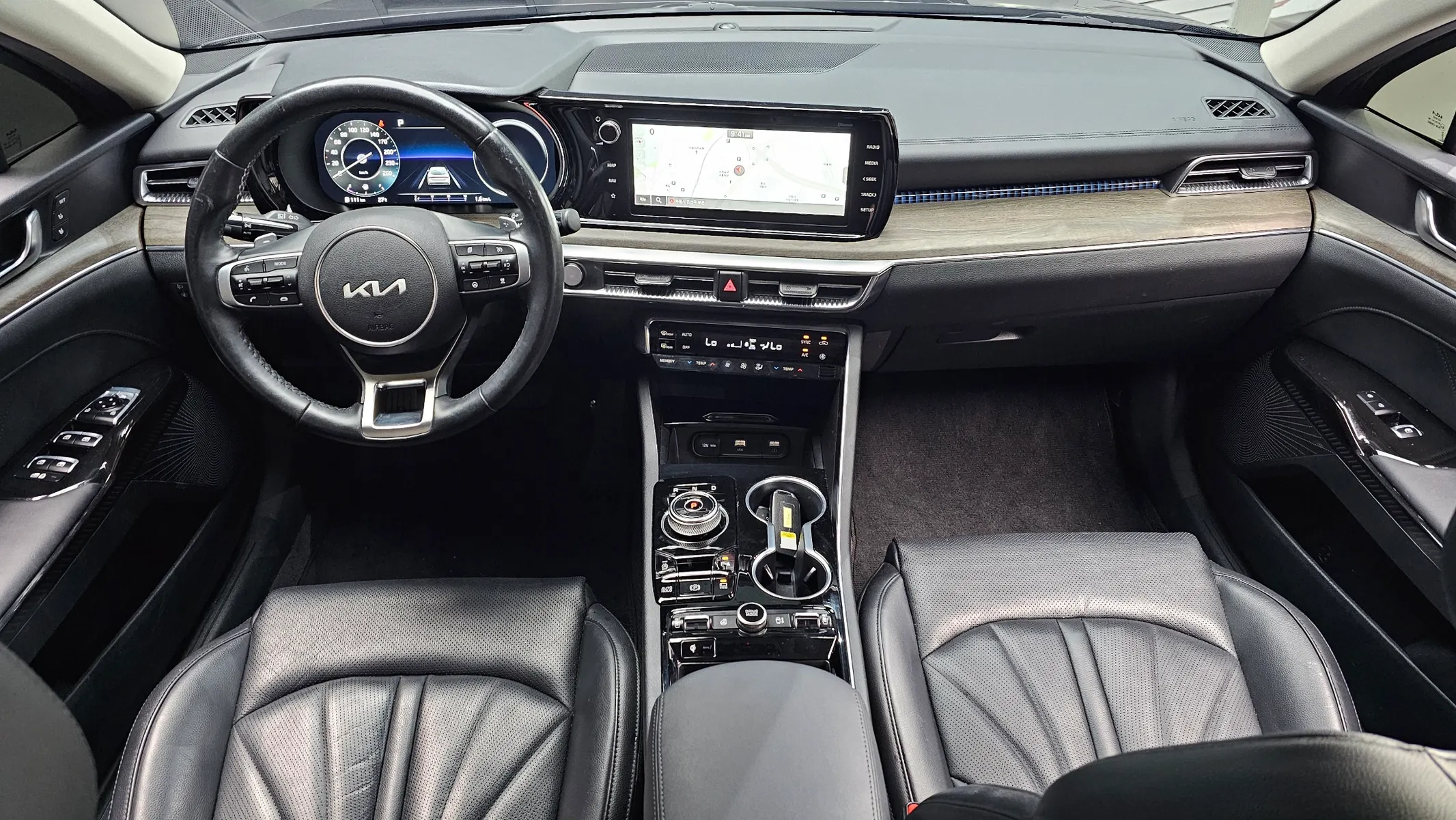 Kia K5 3 2.0 2023 4/5