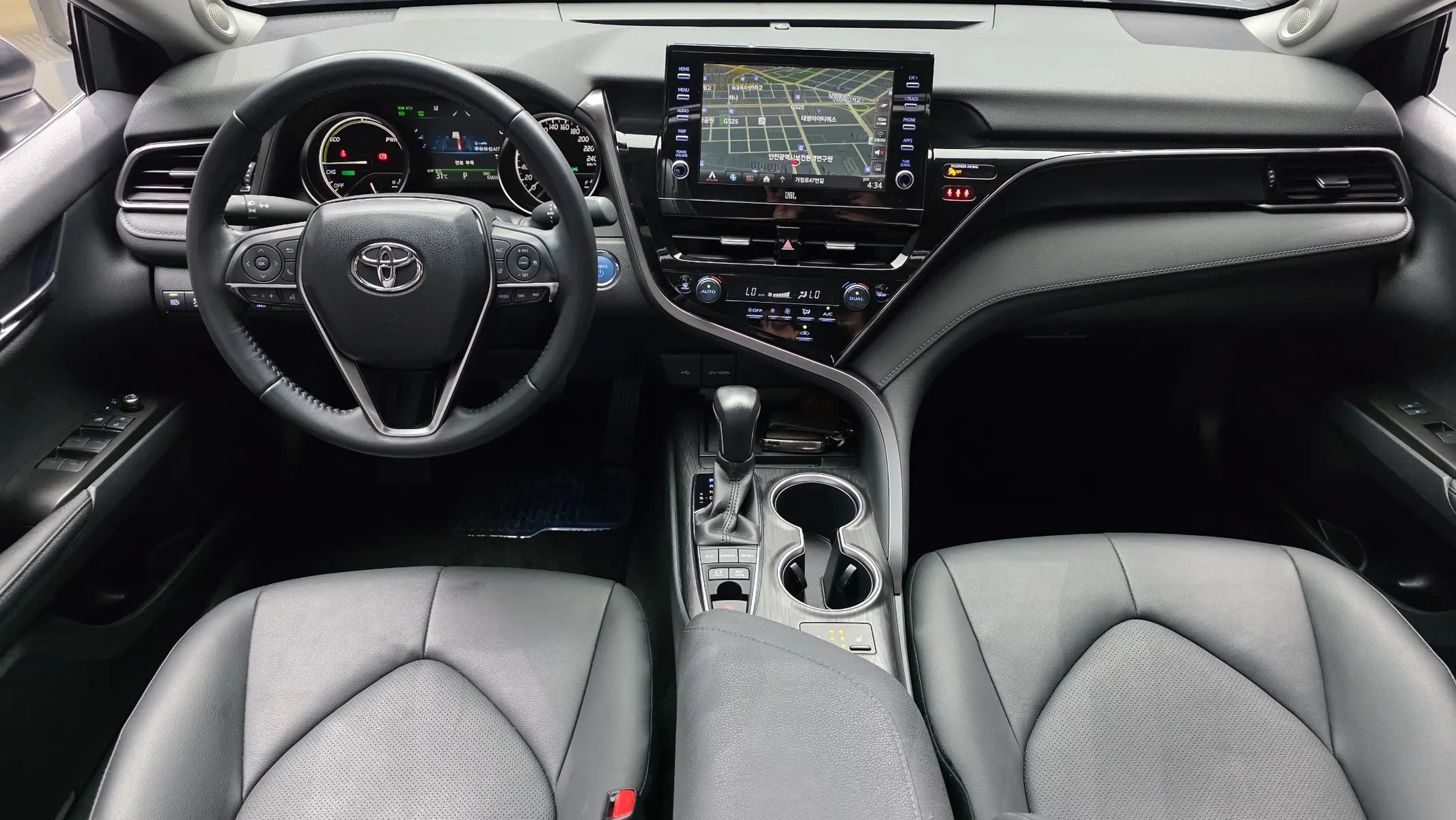 Toyota (XV70) 2.5 XLE 2022 4/5