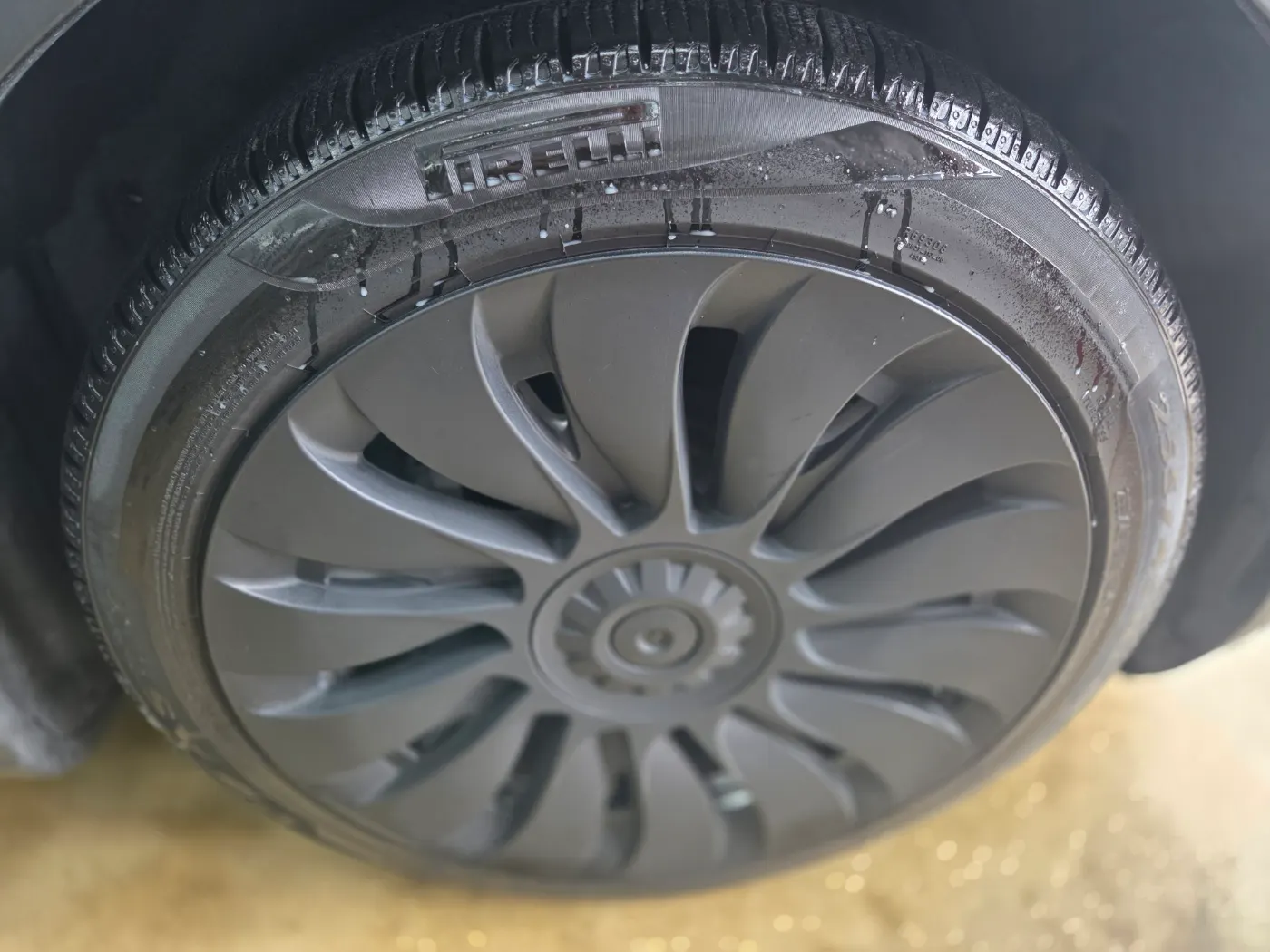 Tesla Y AWD 2021 2/5