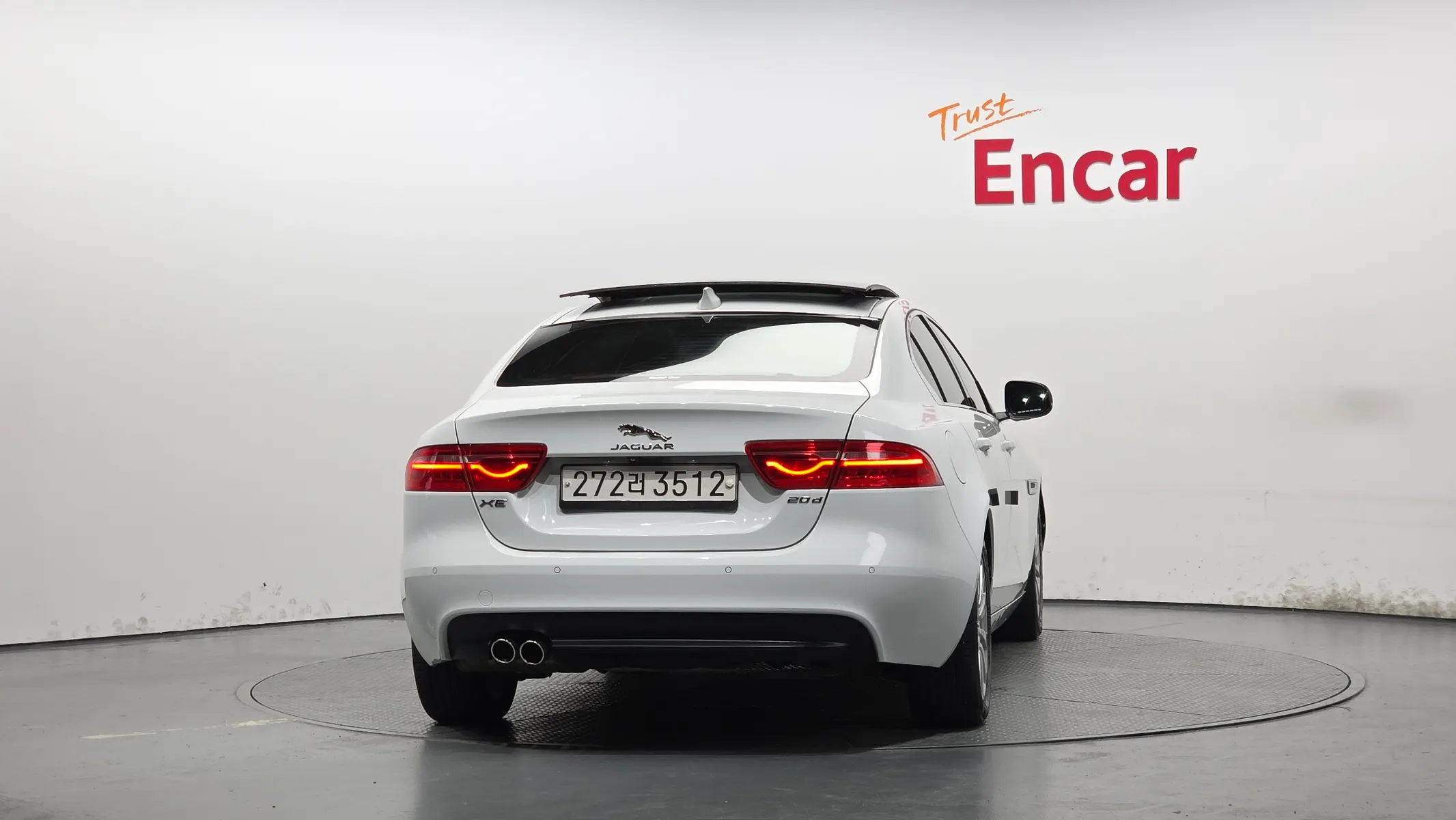 Jaguar XE 20d 2018 3/5