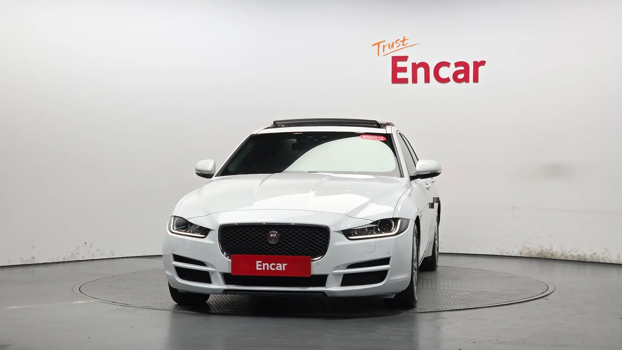 Jaguar XE 20d 2018 2/5