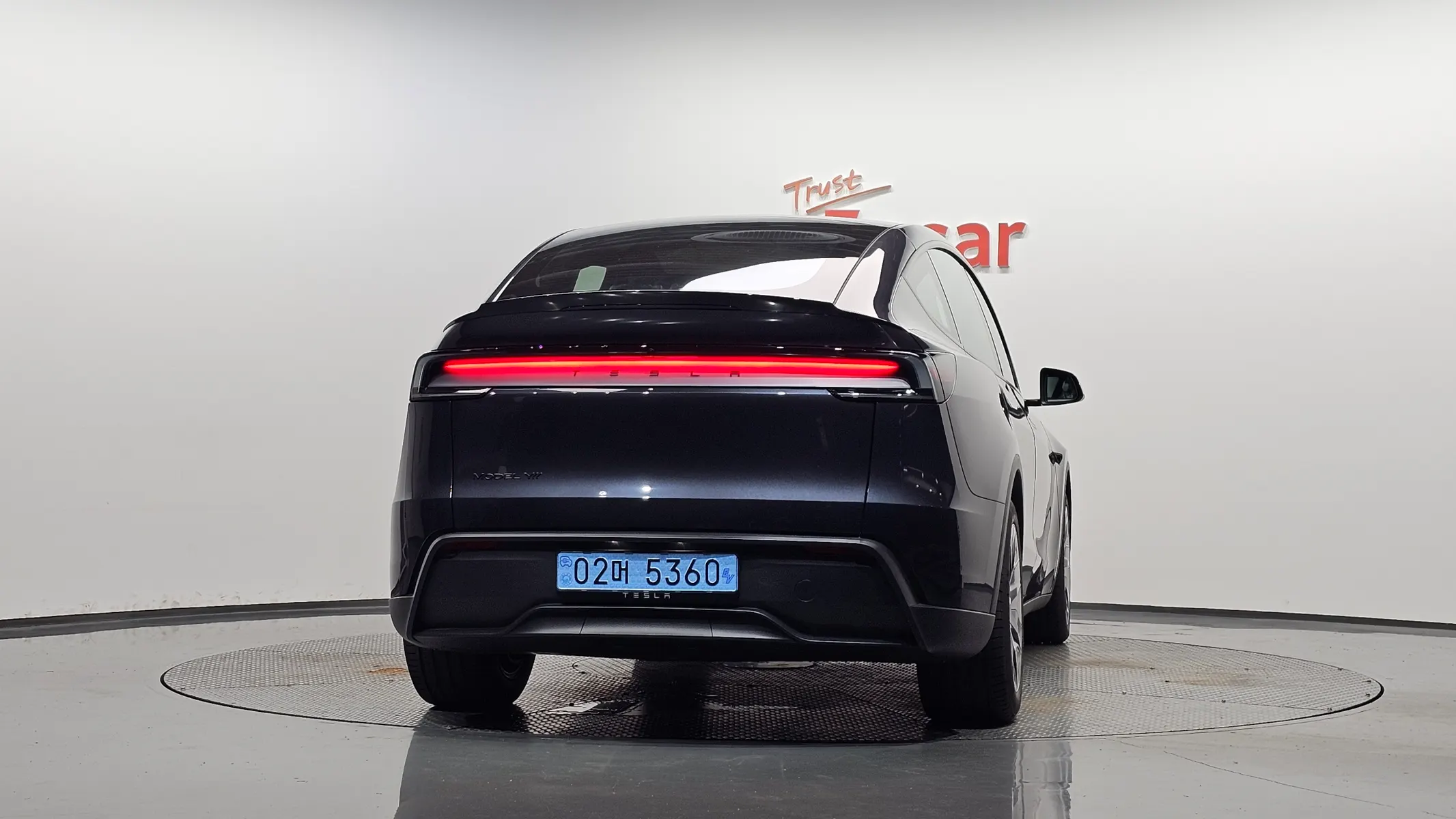 Tesla Y L AWD 2026 3/5