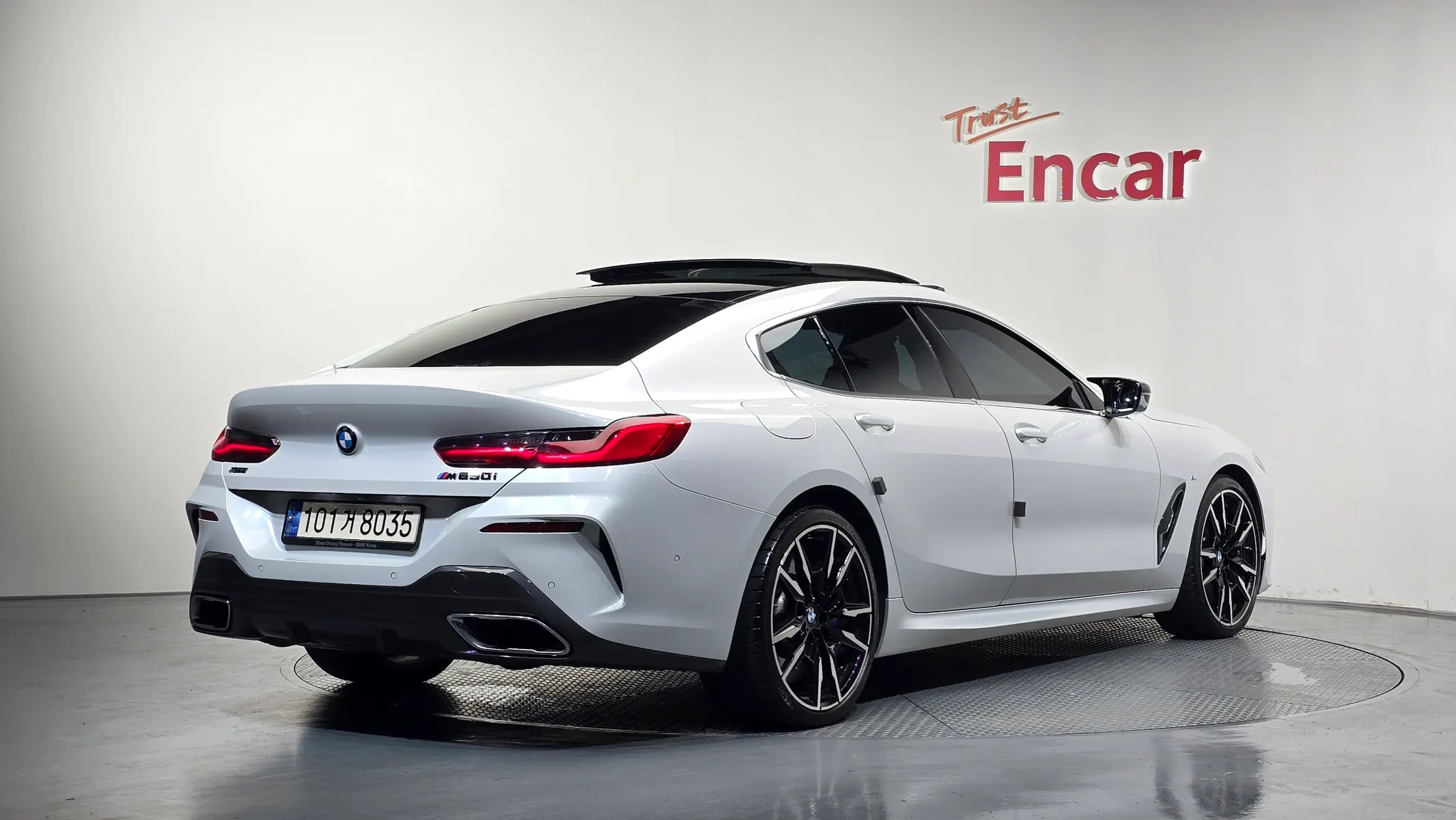 BMW 8 Series (G15) M850i xDrive 2023 2/33