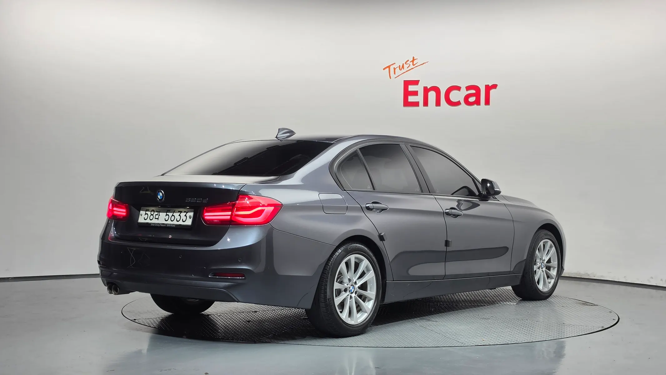 BMW 3 Series (F30) 320d 2018 2/35