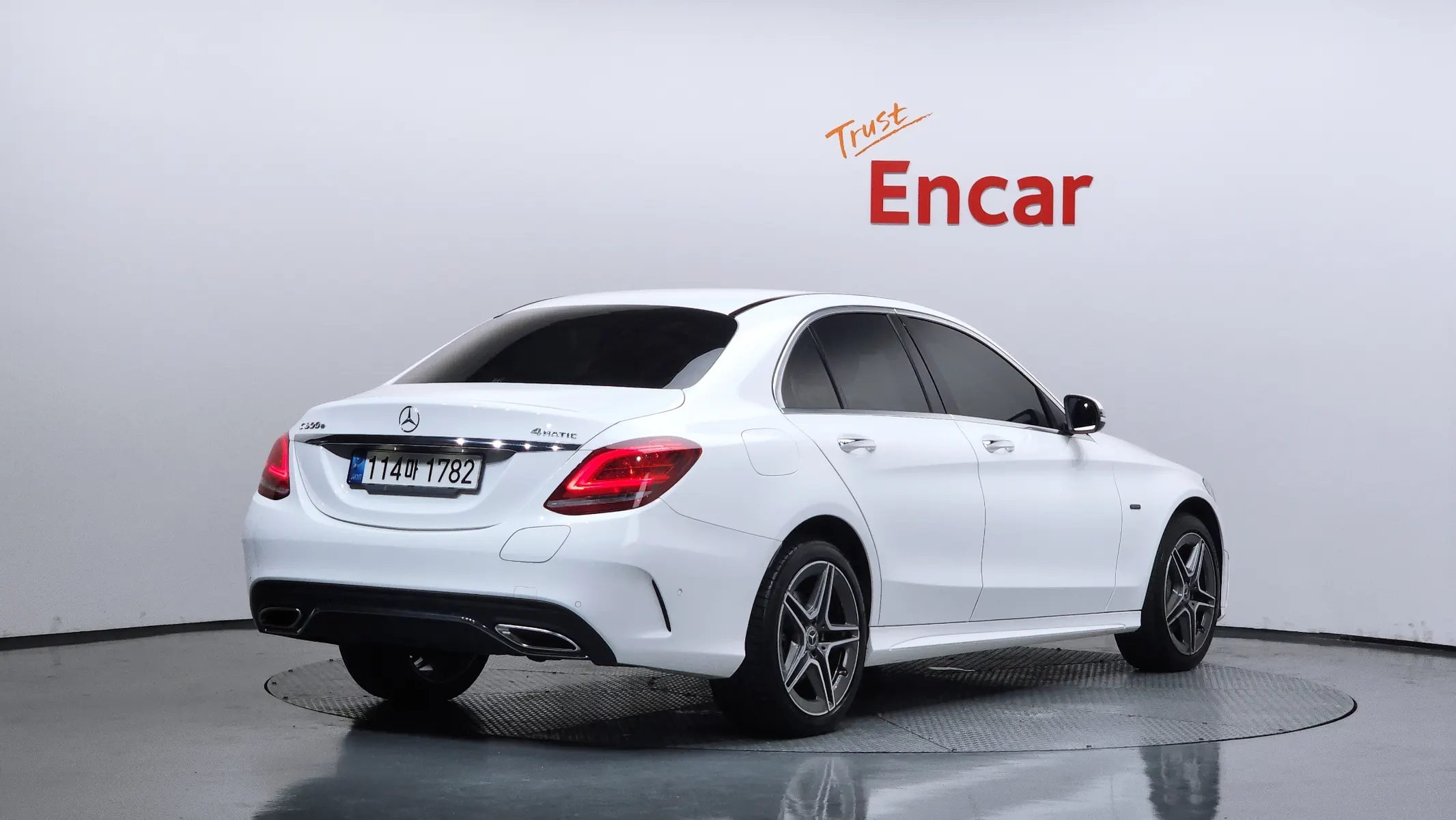 Mercedes-Benz C-Class W205 C300e 4MATIC AMG Line 2020 2/36
