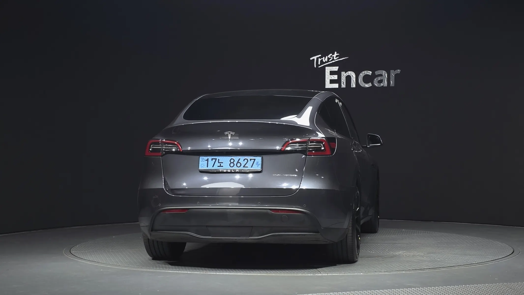 Tesla Y AWD 2021 3/5