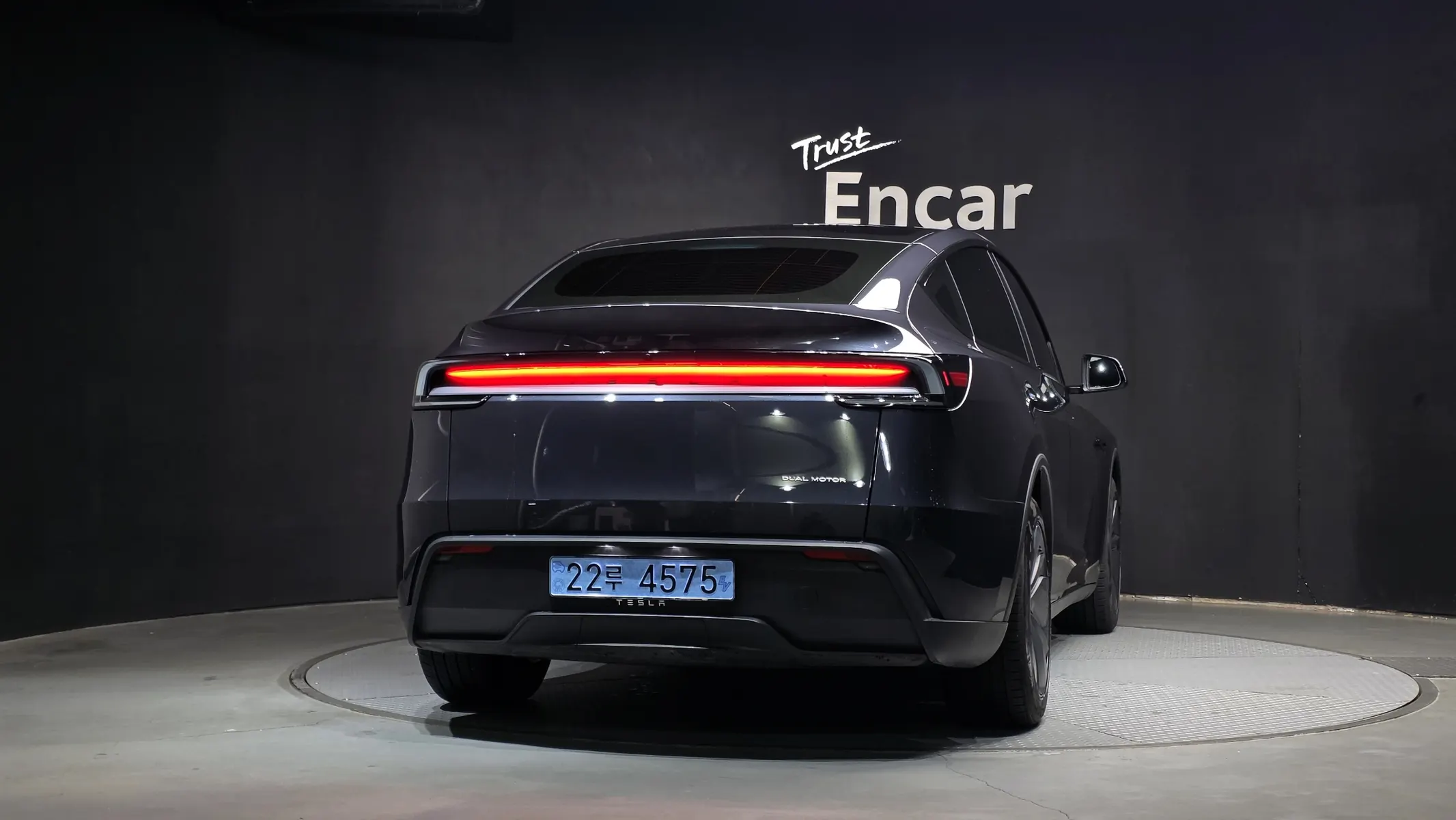 Tesla Y AWD 2026 3/5