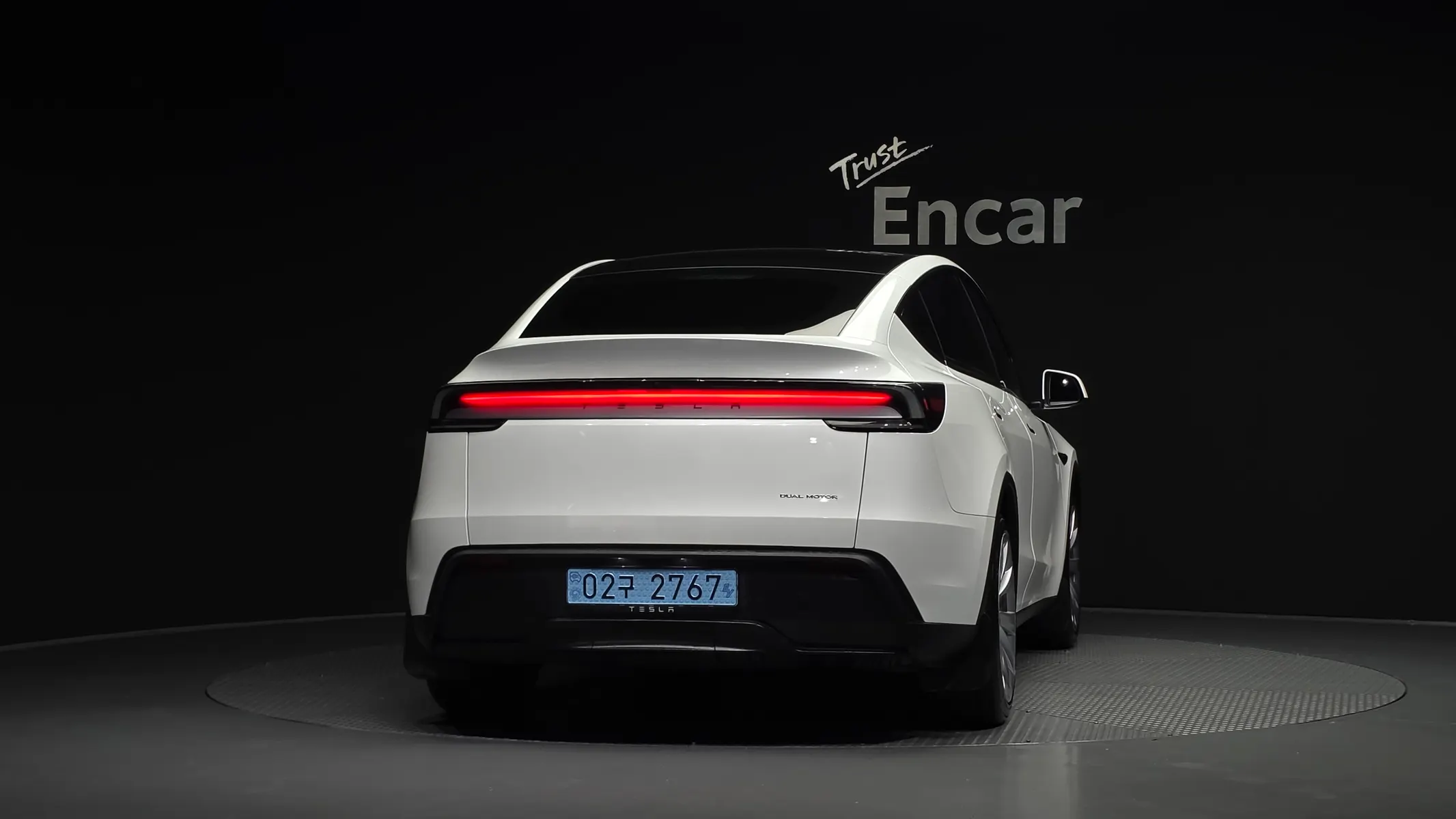Tesla Y AWD 2025 3/5