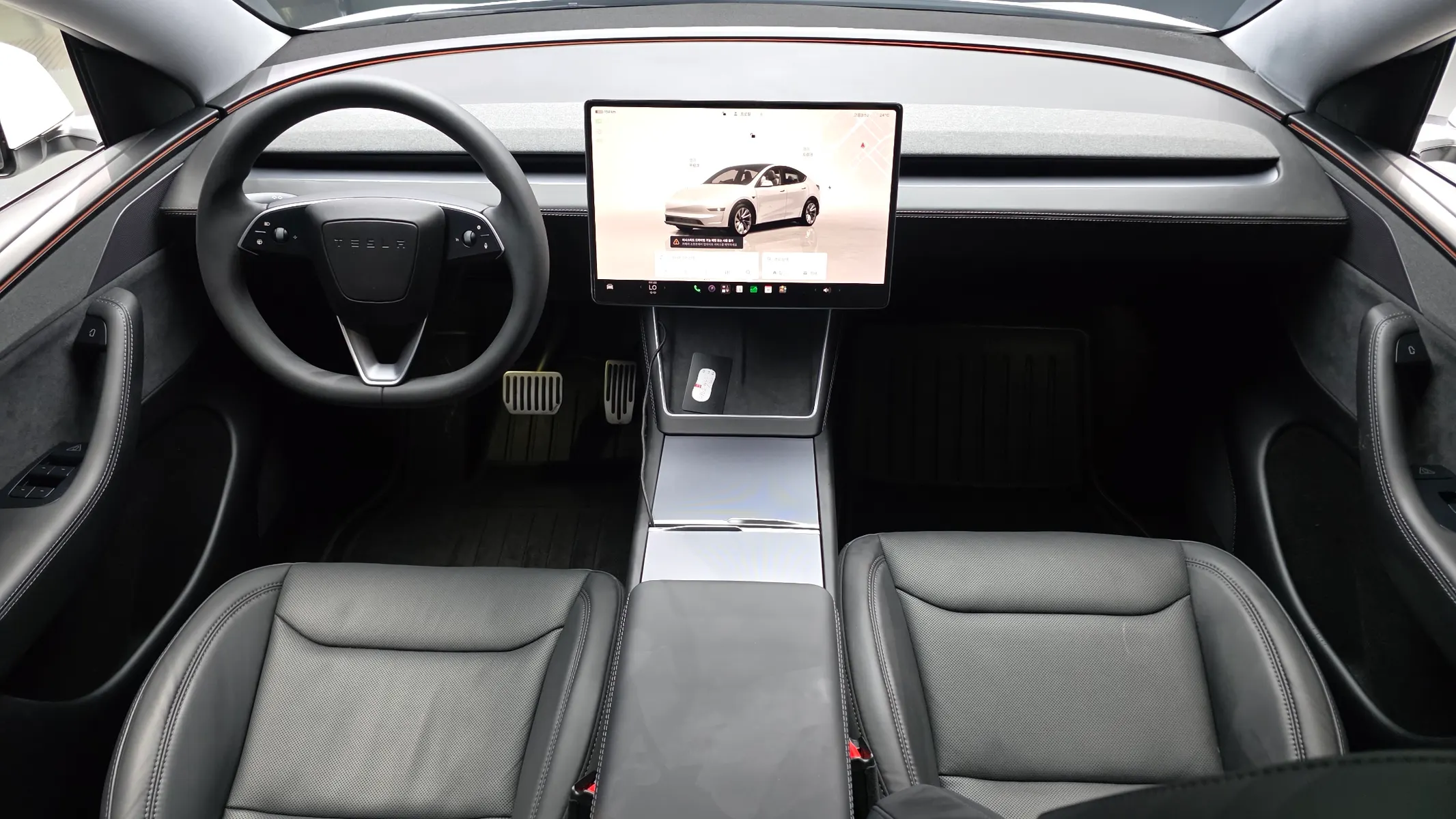 Tesla Y AWD 2025 4/5