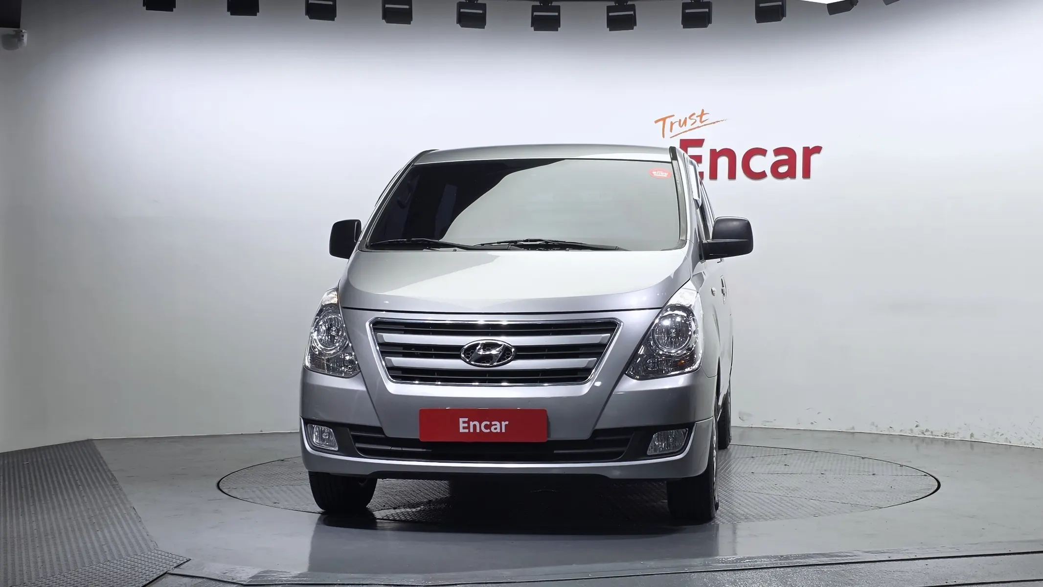 Hyundai Grand Starex 5 2017 2/5