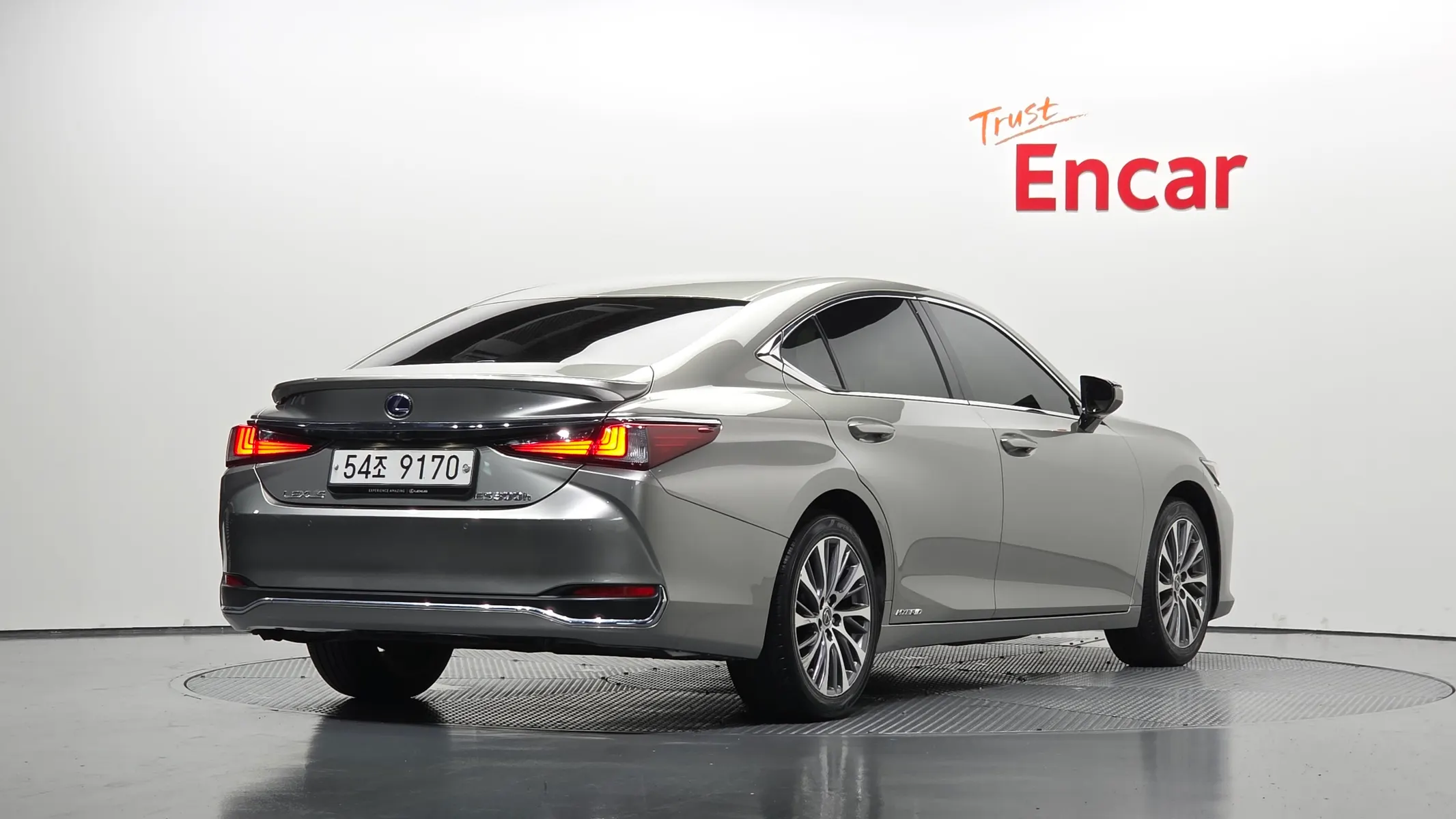 Lexus ES300h 7 2019 2/33