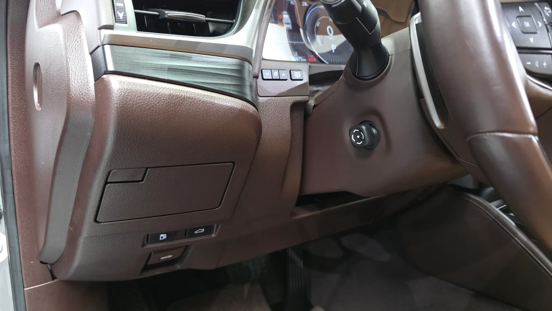 Lexus ES300h 7 2019 32/33