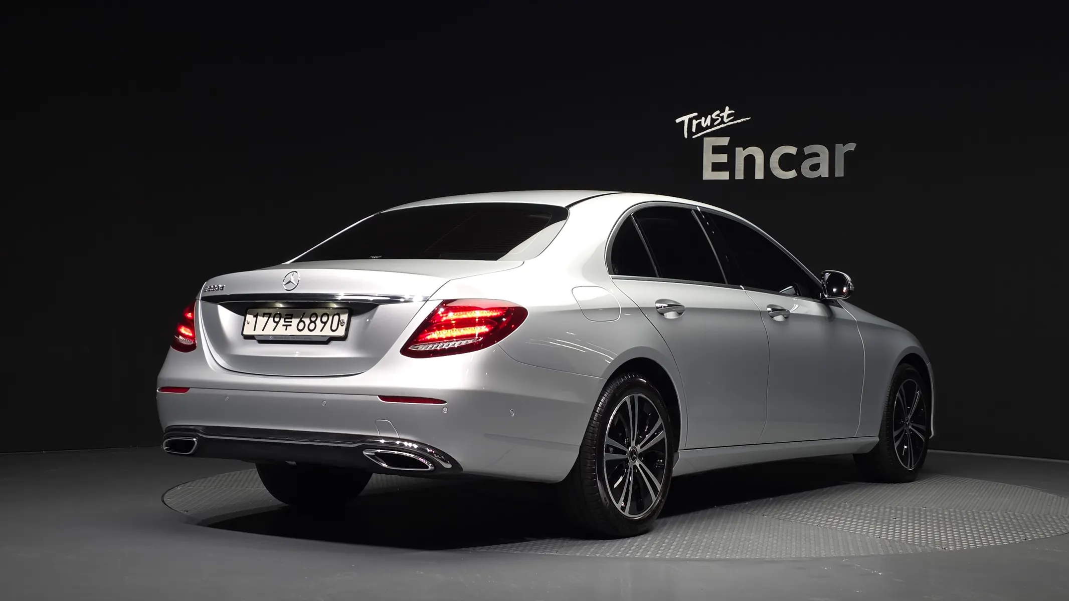 Mercedes-Benz E-Class W213 E220d 2020 2/32