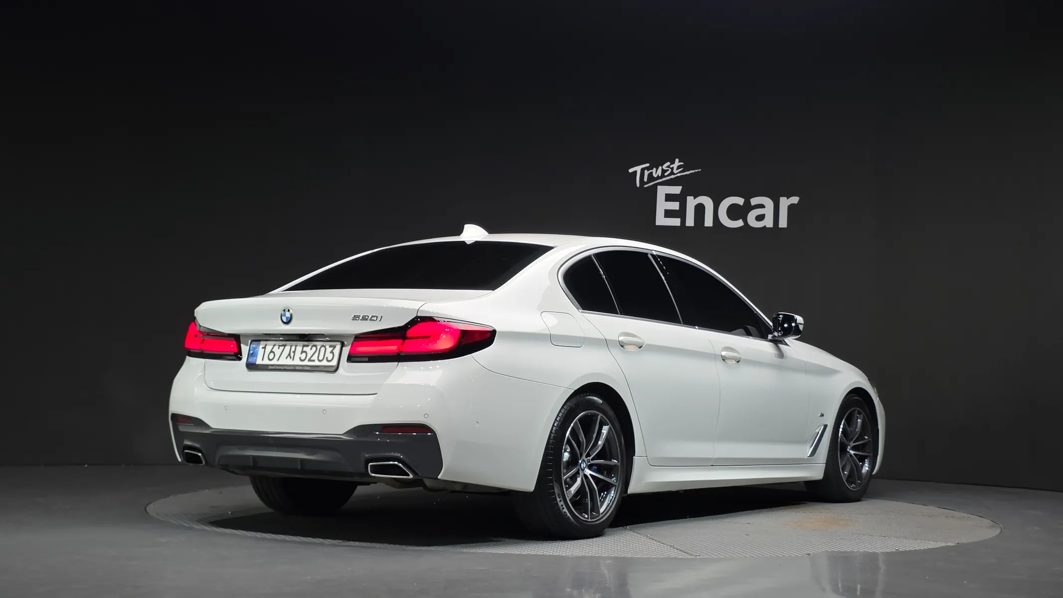 BMW 5 Series (G30) 520i M 2022 2/36
