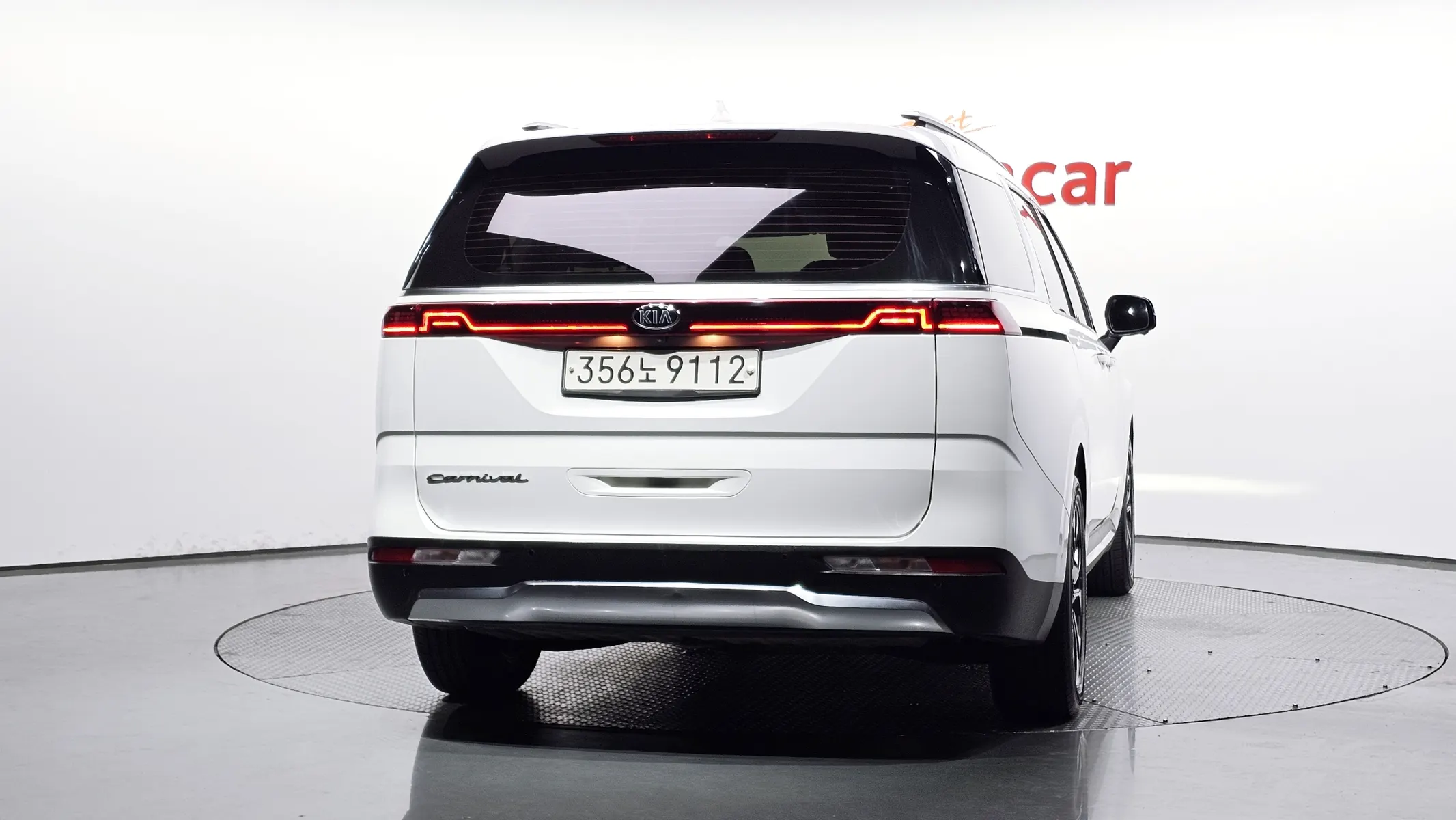 Kia Carnival 9 2020 3/5
