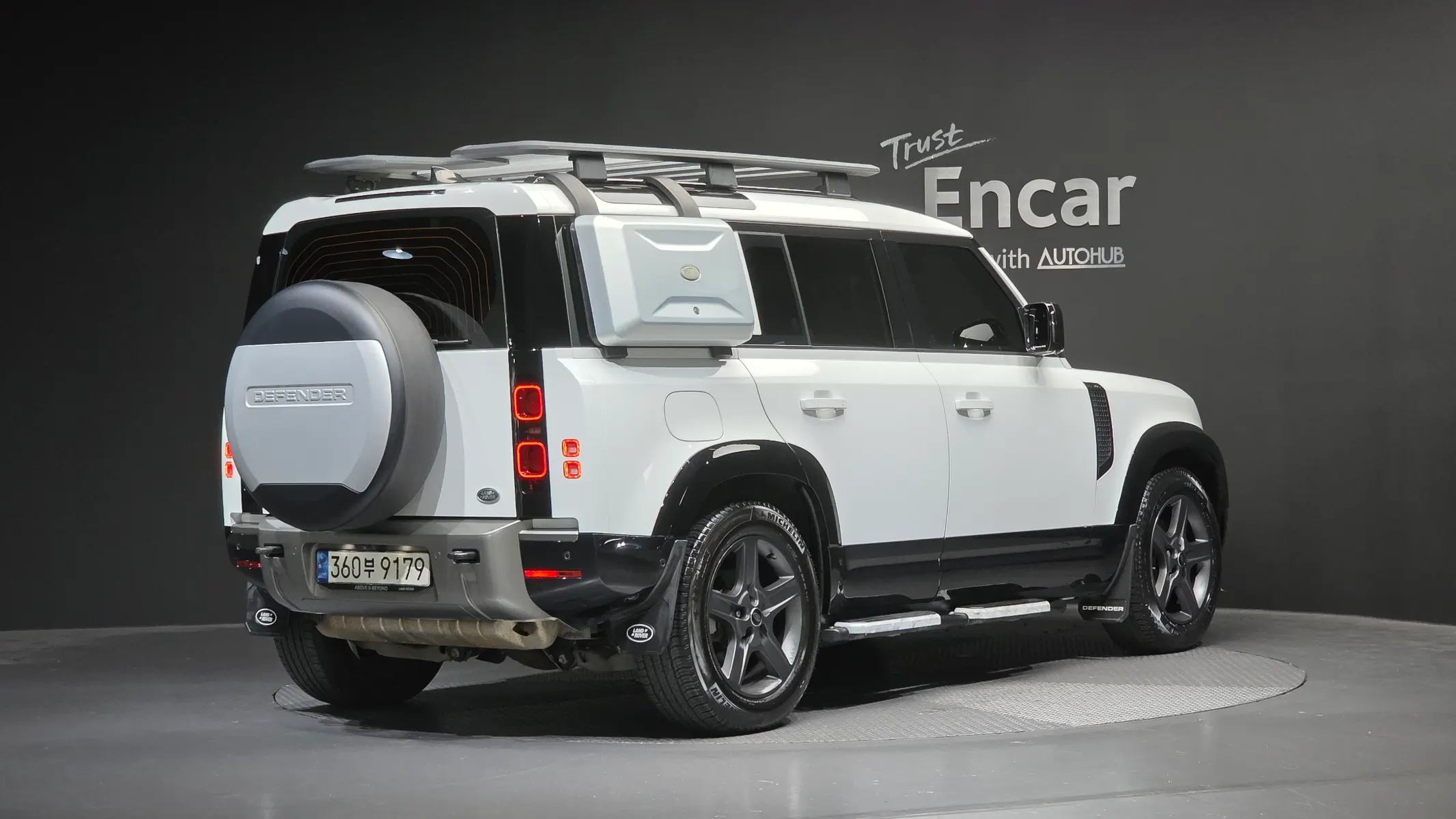 Land Rover (L663) 110 P300 X- SE 2021 2/33