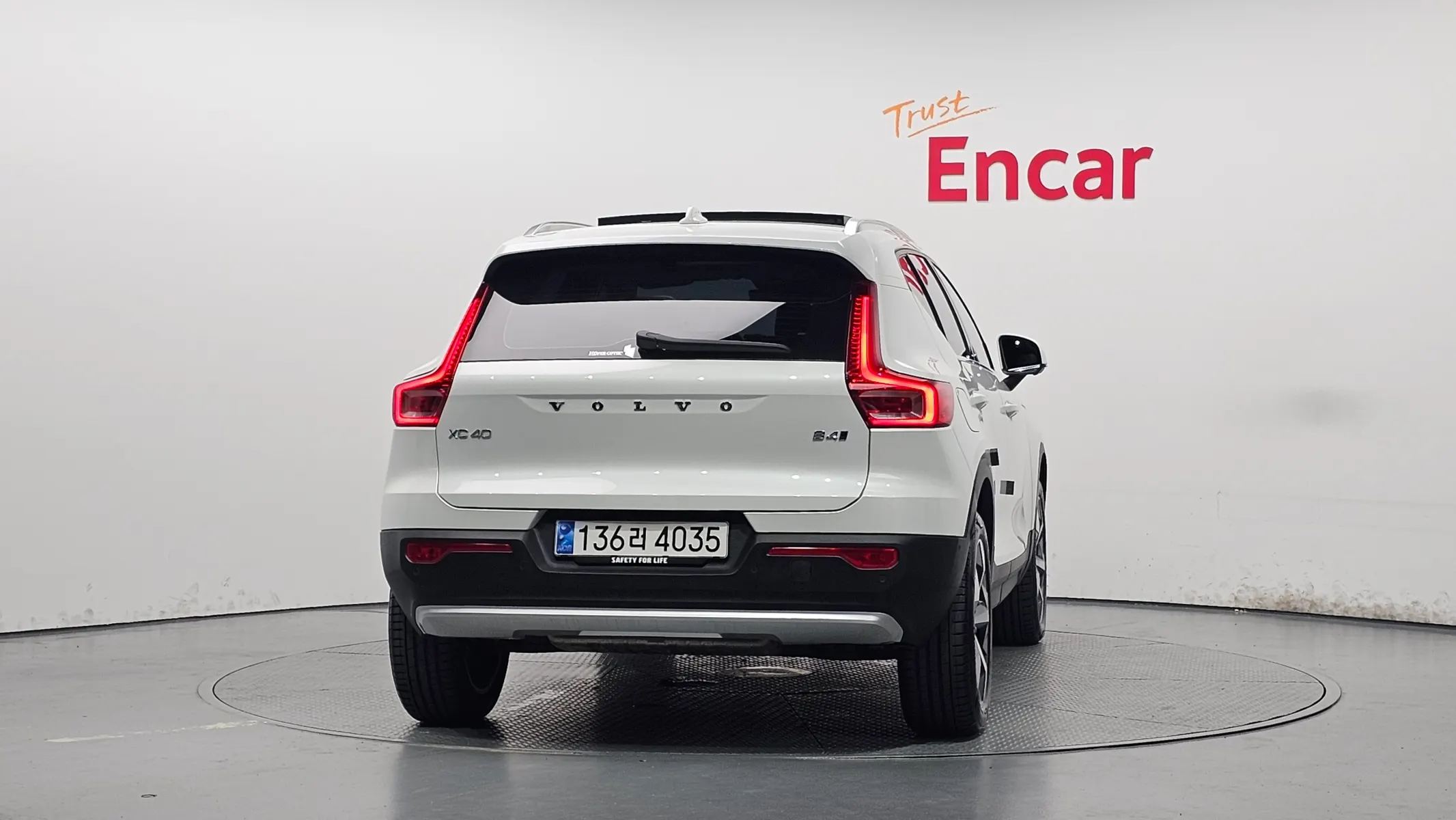 Volvo XC40 B4 2024 3/5