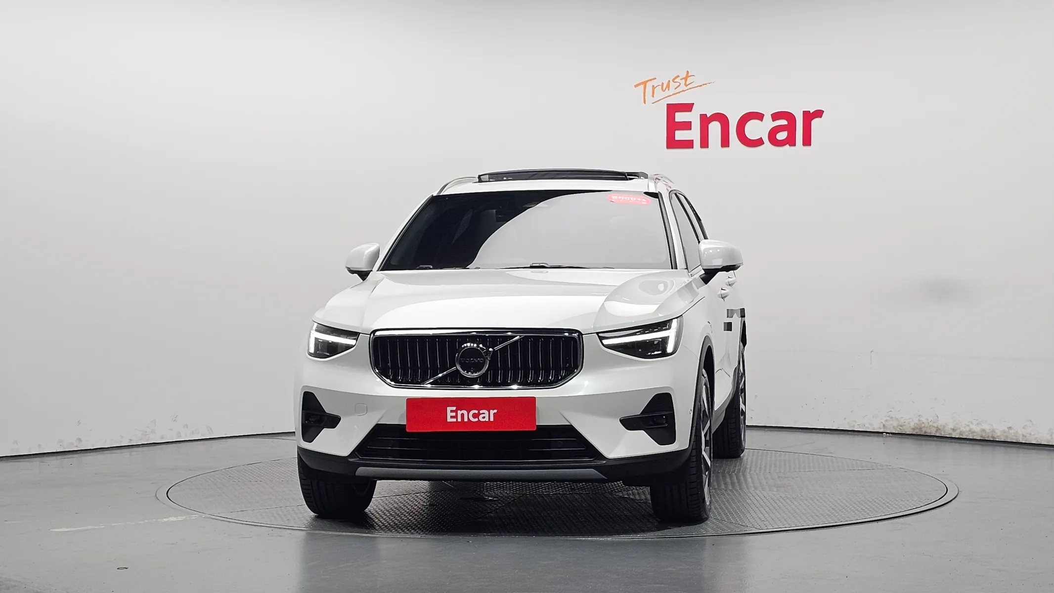 Volvo XC40 B4 2024 2/5