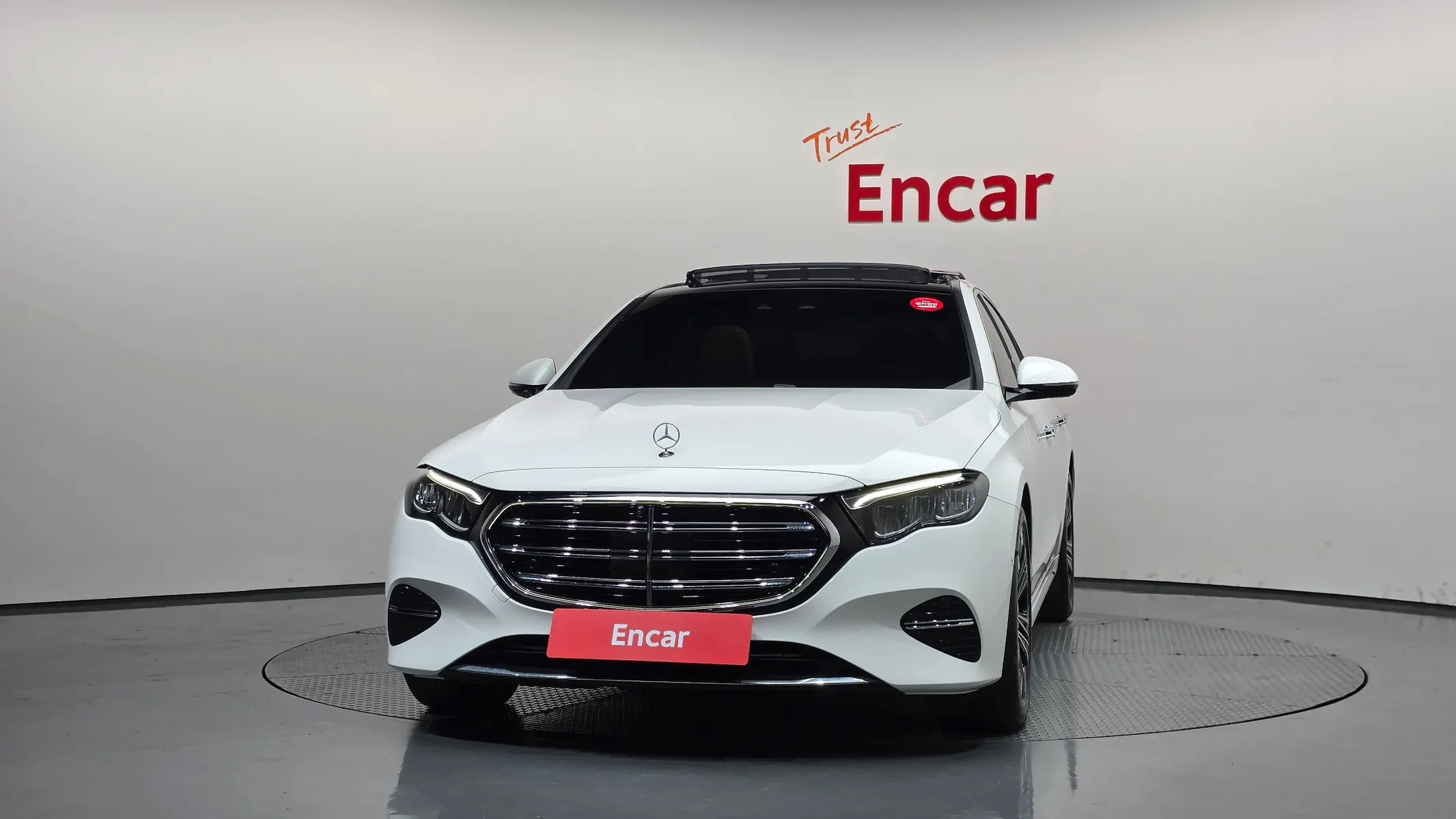 Mercedes-Benz E-Class W214 E220d 4MATIC 2024 3/32
