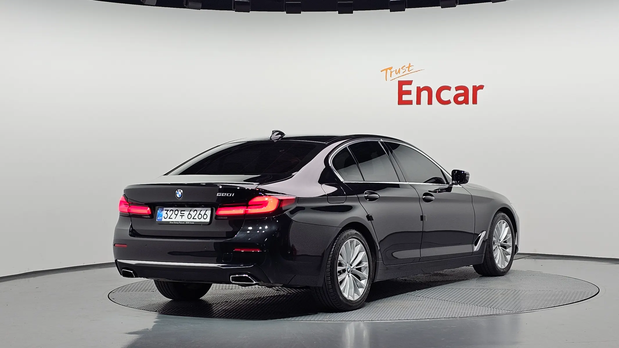 BMW 5 Series (G30) 520i 2021 2/21