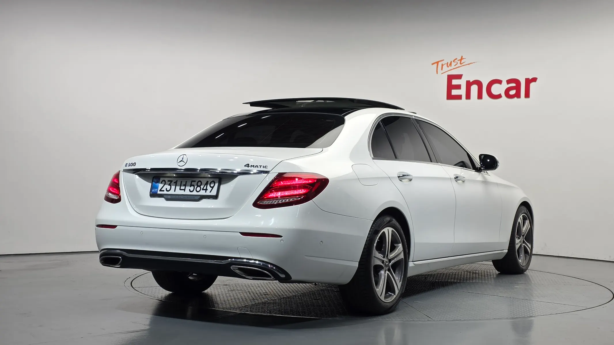 Mercedes-Benz E-Class W213 E300 2018 2/31