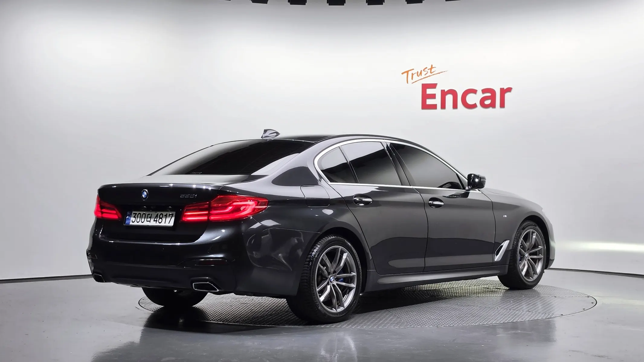 BMW 5 Series (G30) 530i M 2018 2/33