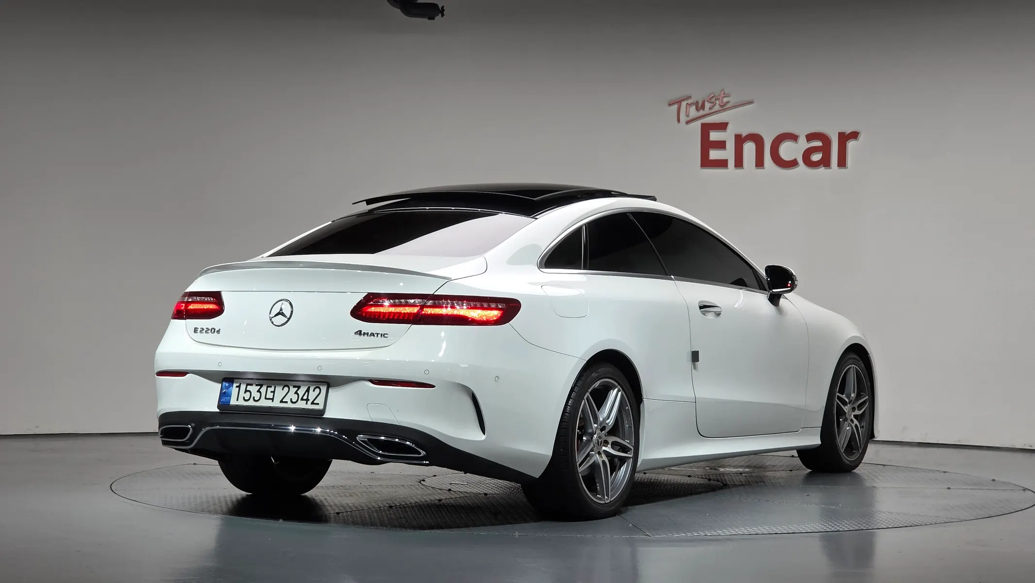 Mercedes-Benz E-Class W213 E220d 2017 2/39