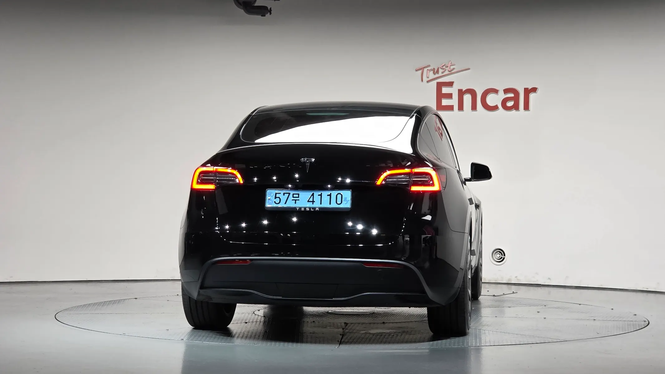 Tesla Y RWD 2023 3/5