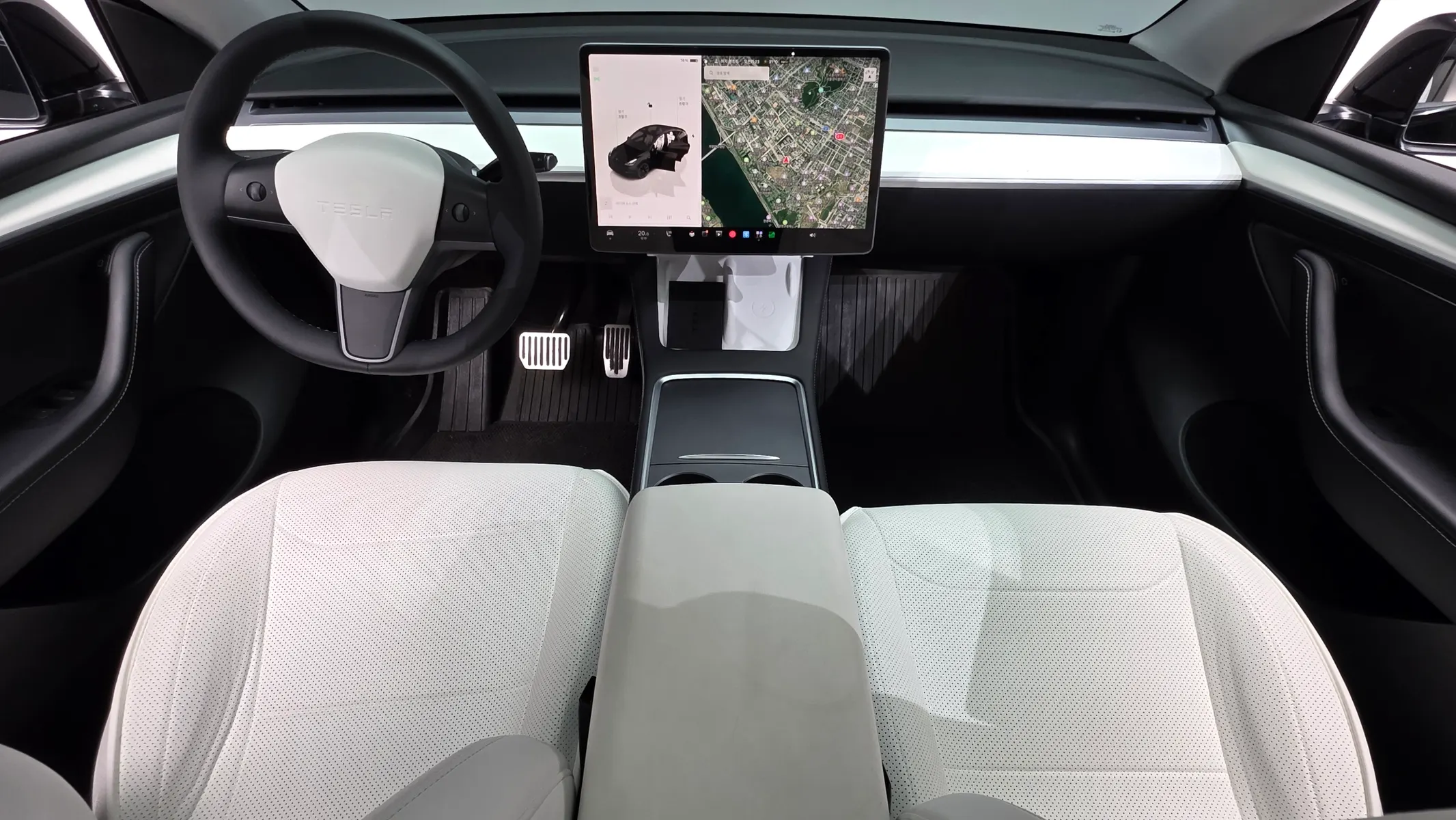 Tesla Y RWD 2023 4/5